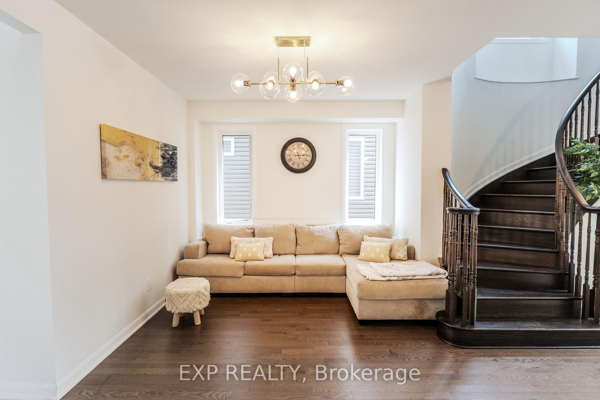 Photo 3 of 818 Cappamore Drive, Ottawa, Barrhaven - Half Moon Bay — HOMEH