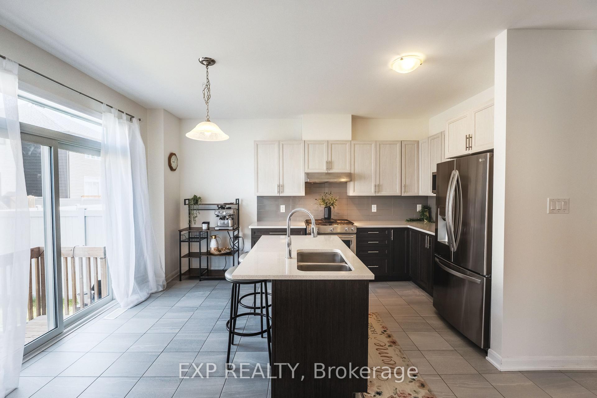 Photo 11 of 818 Cappamore Drive, Ottawa, Barrhaven - Half Moon Bay — HOMEH