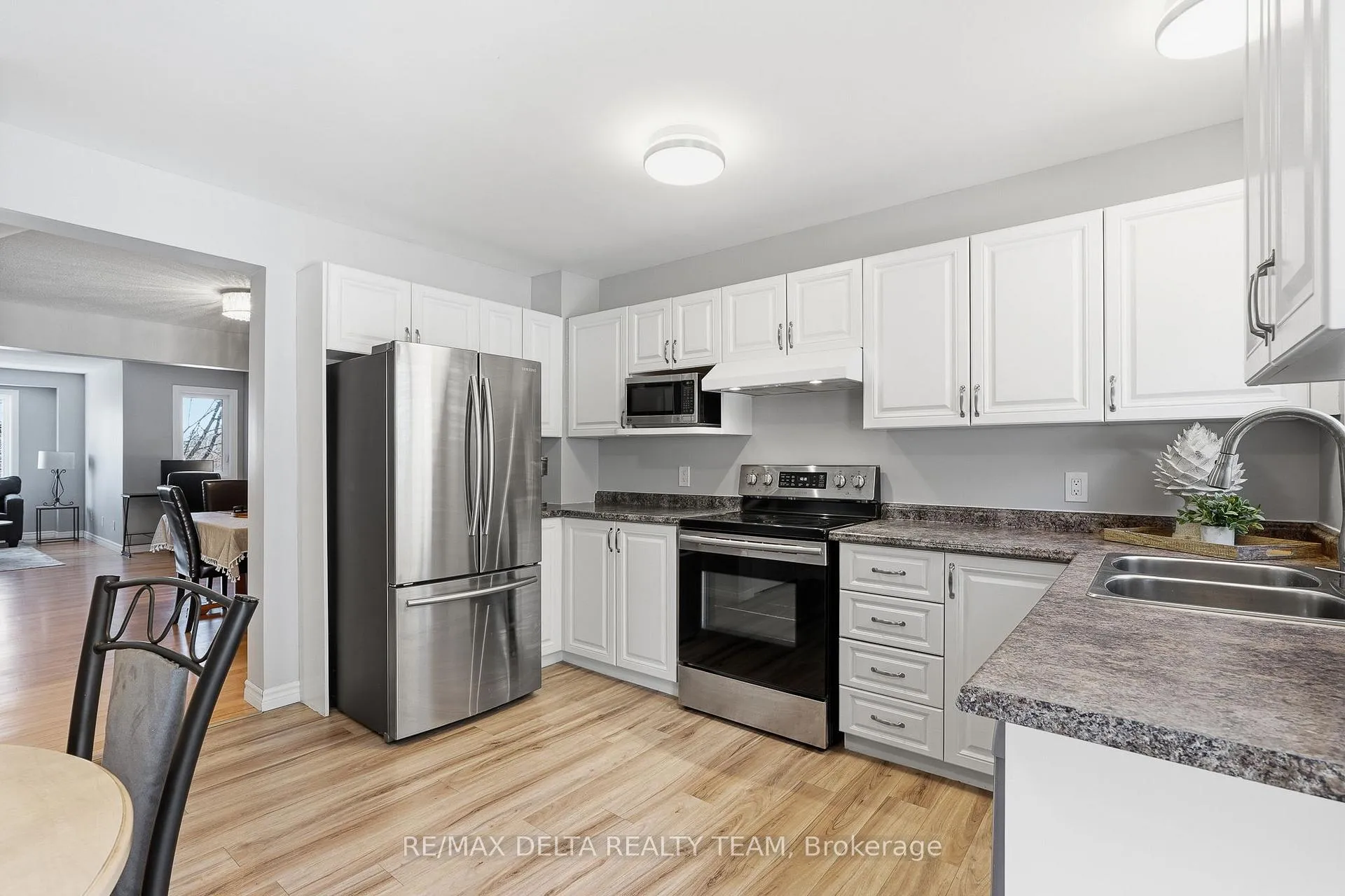 Photo 13 of 198 Provender Avenue, Ottawa, CFB Rockcliffe and Area — HOMEH