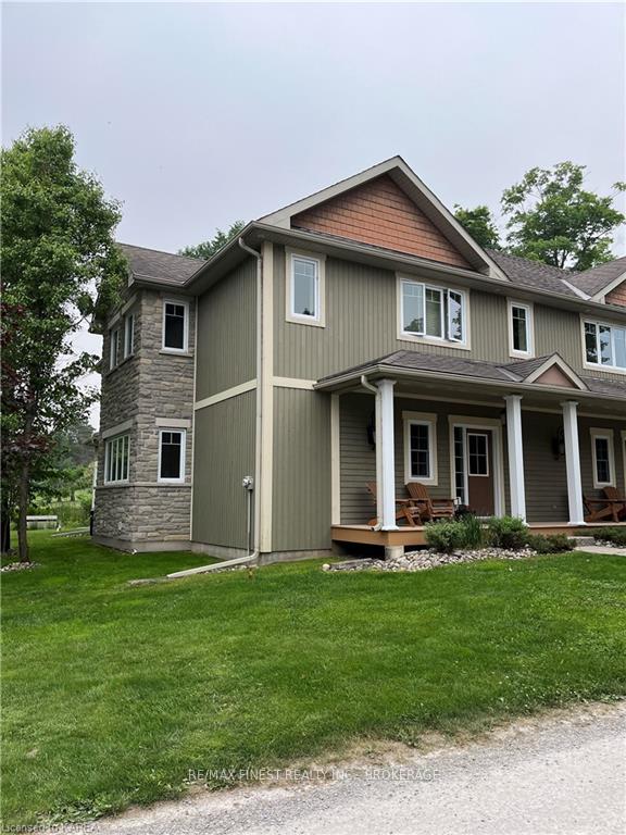 Front of Unit 7-5, 532 10th Concession #7-5 Road