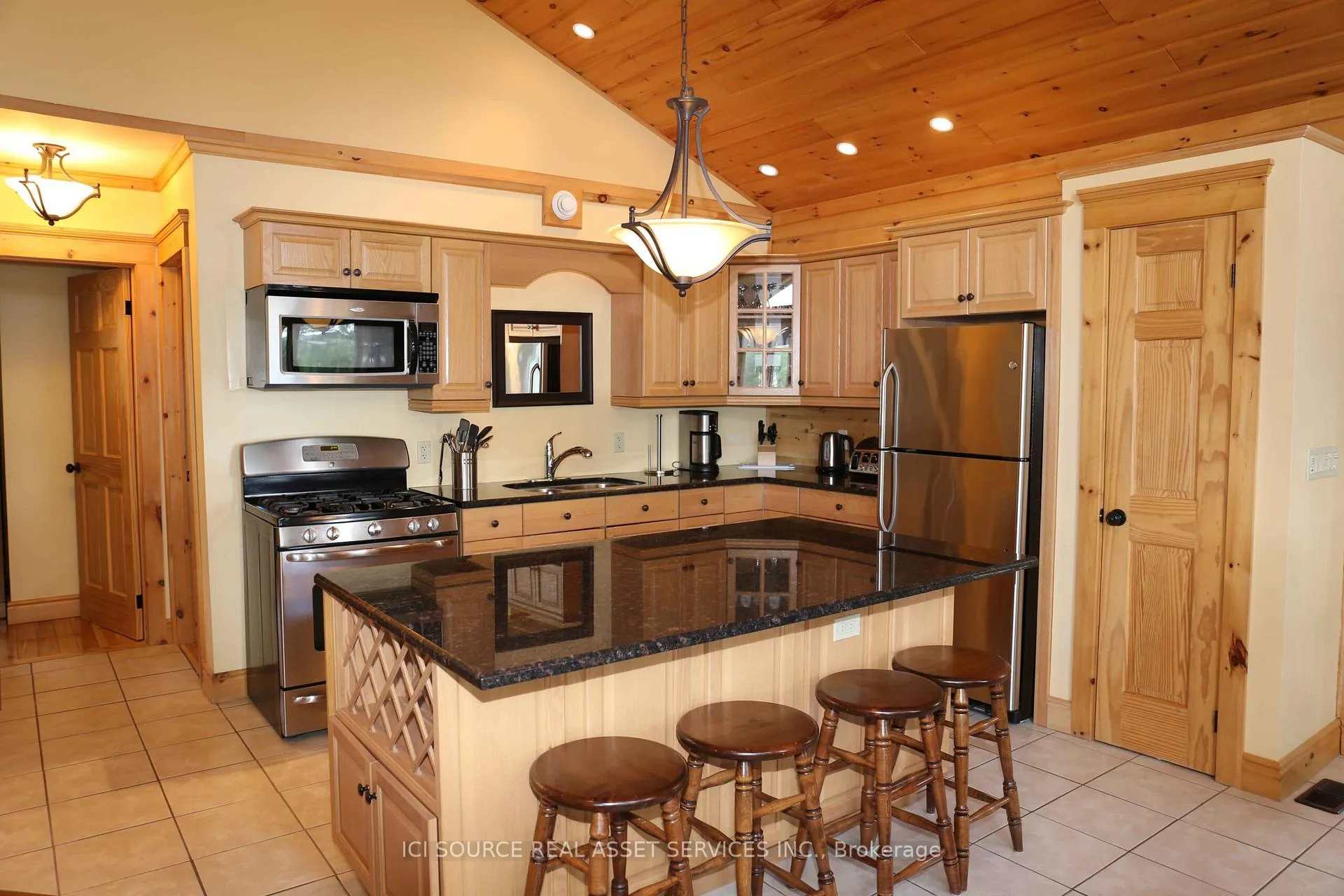 Photo 2 of Unit C, 1016 Twin Pine Lane, Frontenac, Frontenac North — HOMEH