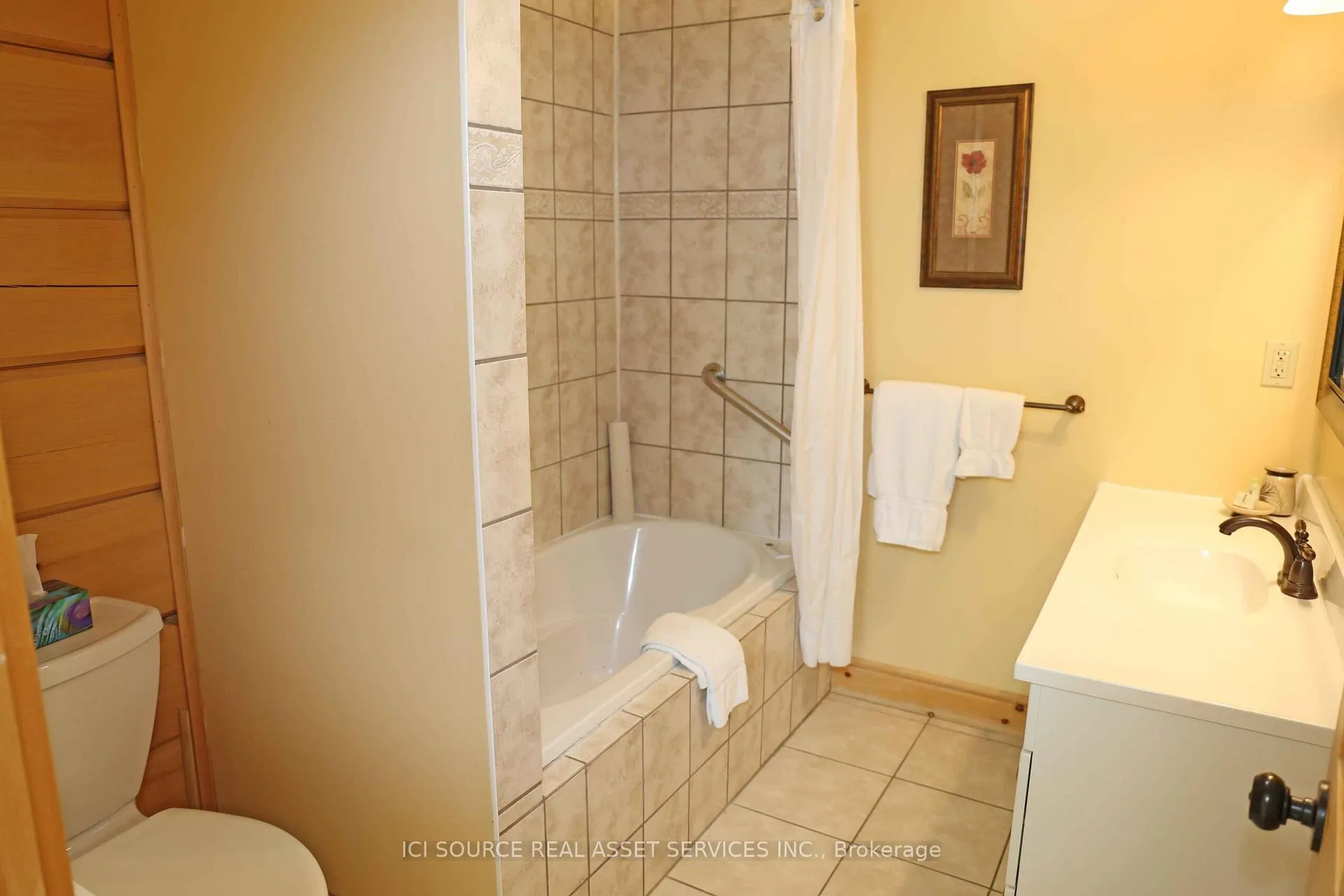 Photo 8 of Unit C, 1016 Twin Pine Lane, Frontenac, Frontenac North — HOMEH