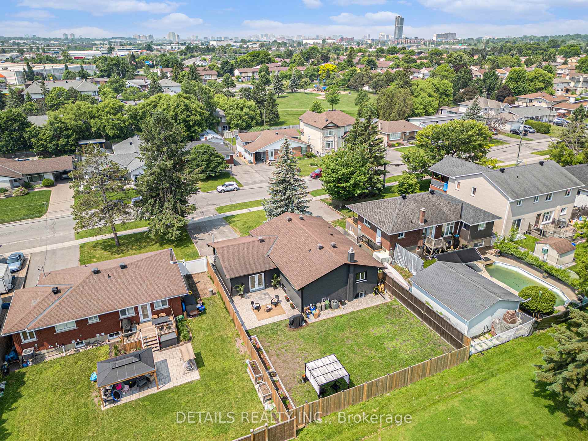Photo 39 of 1575 Maxime Street, Ottawa, Pineview — HOMEH