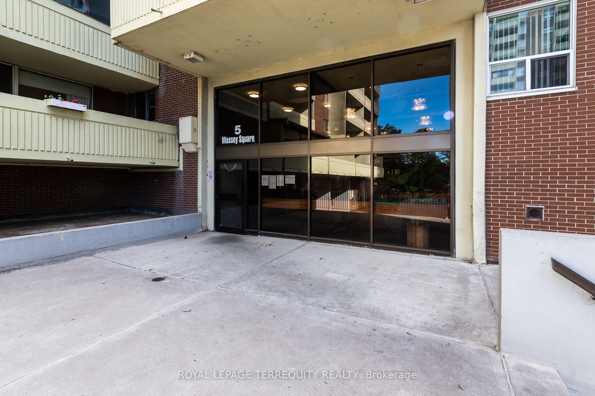 Photo 4 of Unit 2807, 5 Massey Square, Toronto, Crescent Town — HOMEH