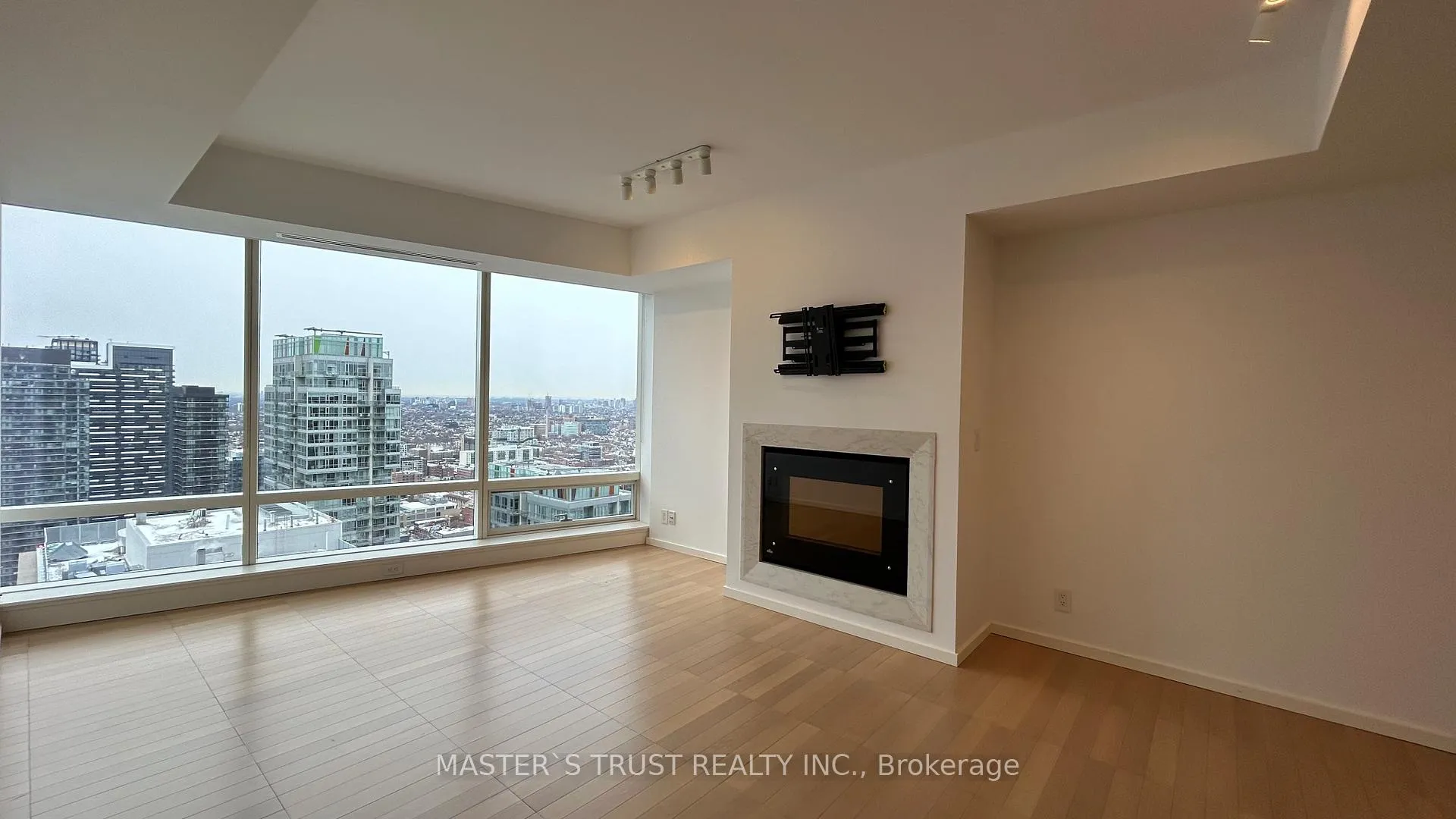Front of Unit 4104, 180 university Avenue