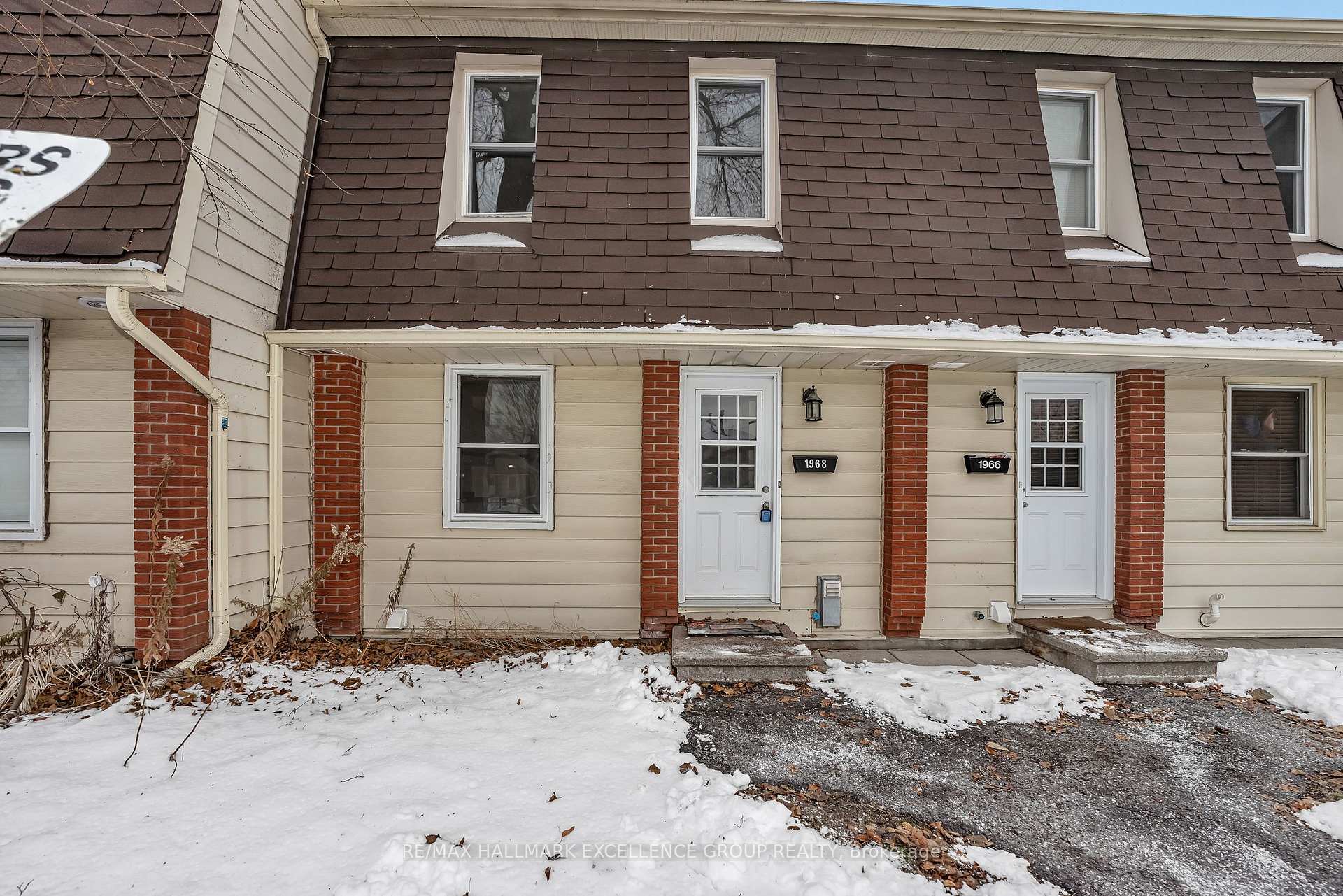 Photo 1 of Unit 15, 1968 Fairglen Mews, Ottawa, Blackburn Hamlet (South) — HOMEH