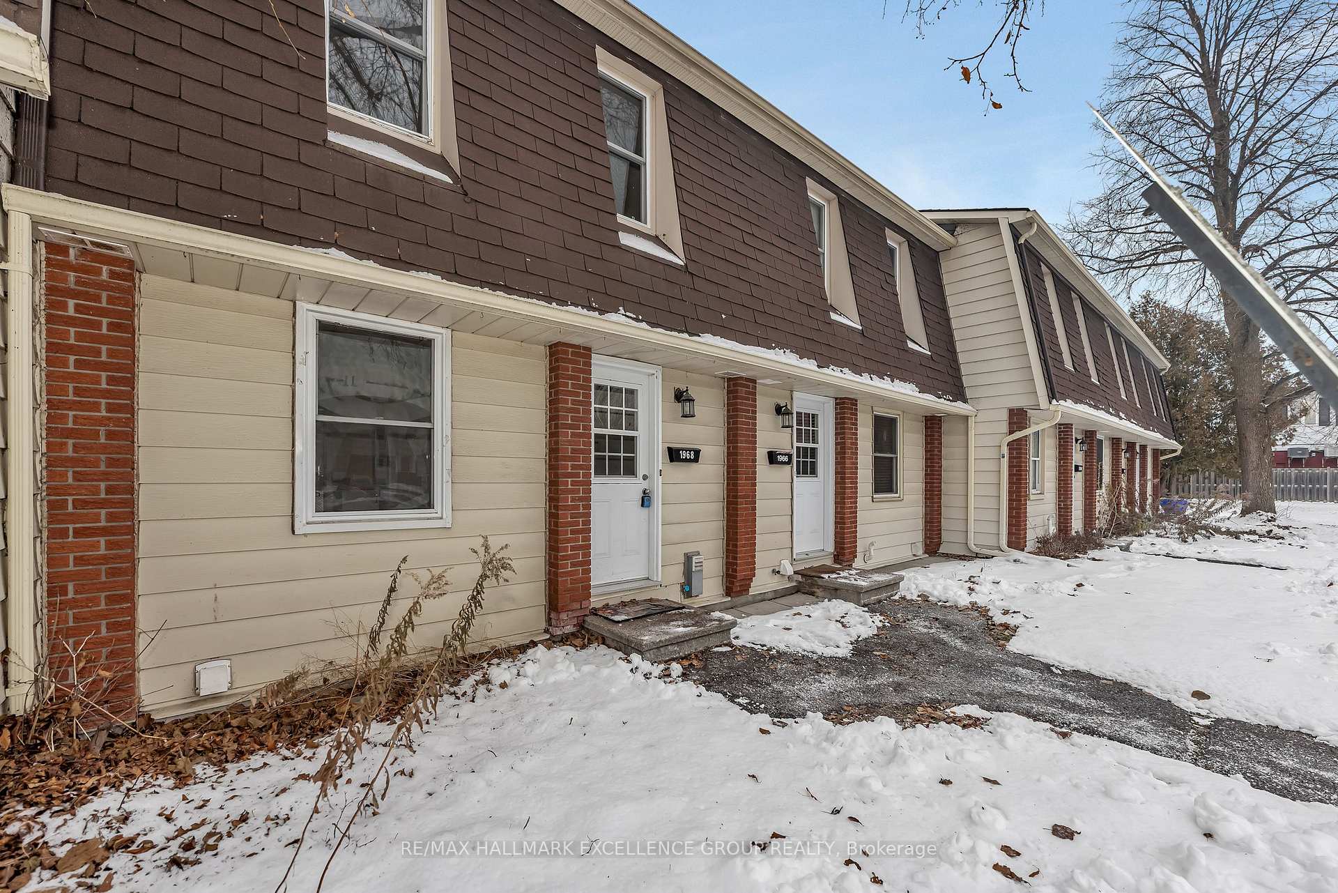Photo 3 of Unit 15, 1968 Fairglen Mews, Ottawa, Blackburn Hamlet (South) — HOMEH