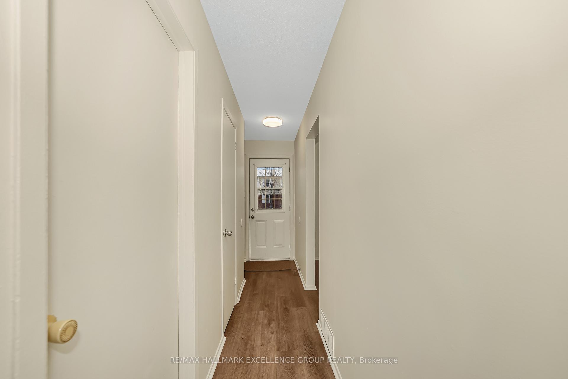Photo 4 of Unit 15, 1968 Fairglen Mews, Ottawa, Blackburn Hamlet (South) — HOMEH