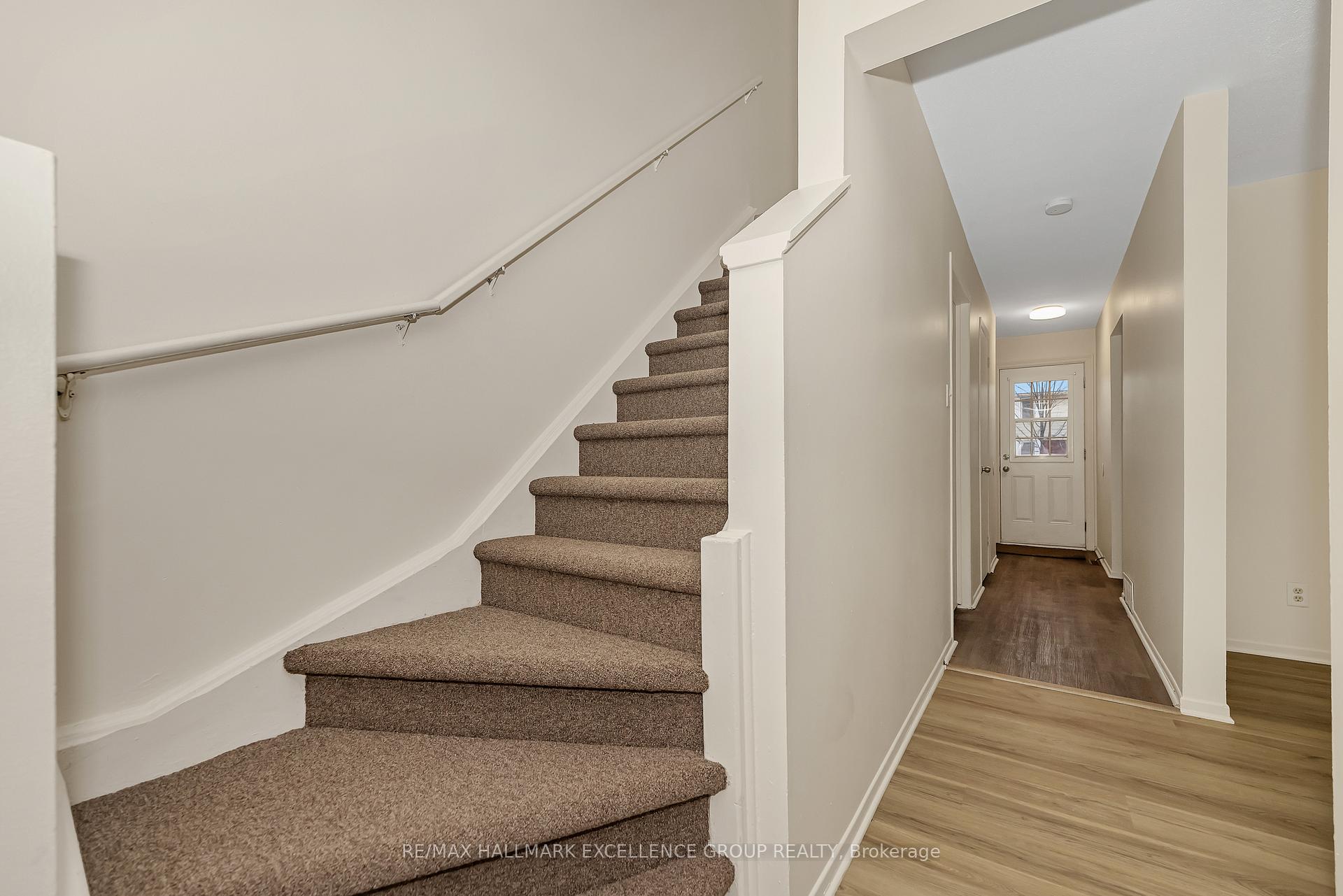Photo 5 of Unit 15, 1968 Fairglen Mews, Ottawa, Blackburn Hamlet (South) — HOMEH