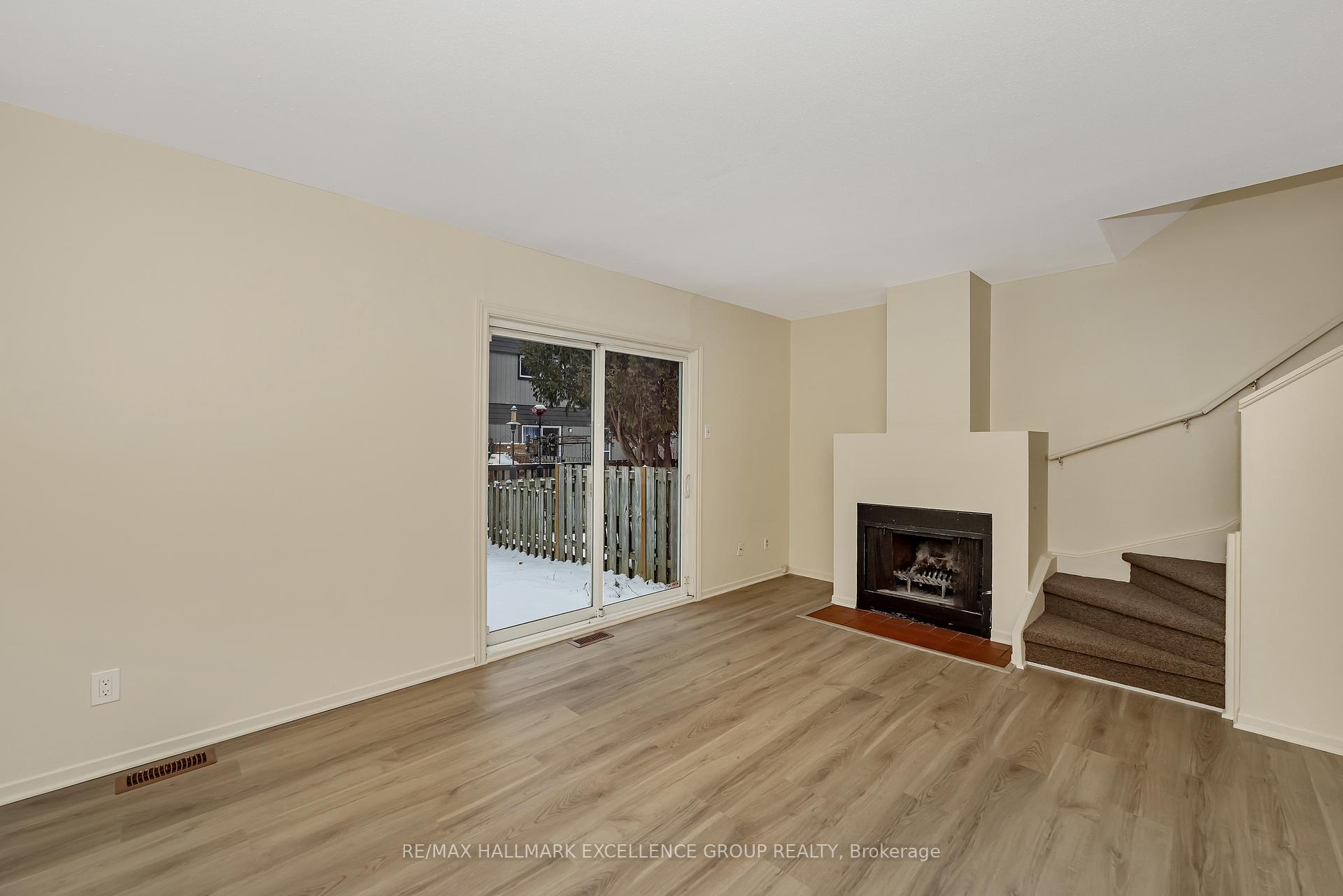 Photo 6 of Unit 15, 1968 Fairglen Mews, Ottawa, Blackburn Hamlet (South) — HOMEH