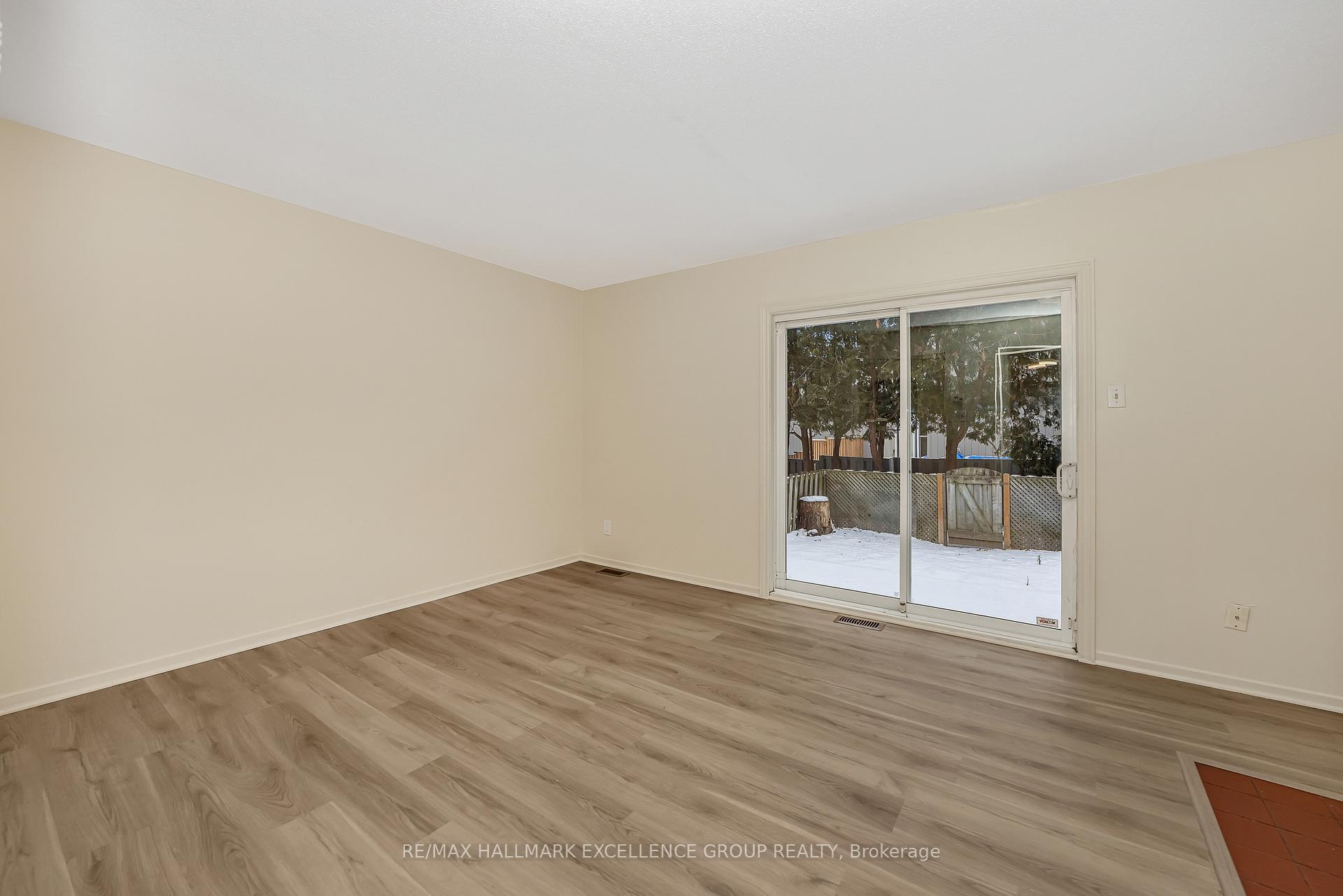 Photo 7 of Unit 15, 1968 Fairglen Mews, Ottawa, Blackburn Hamlet (South) — HOMEH