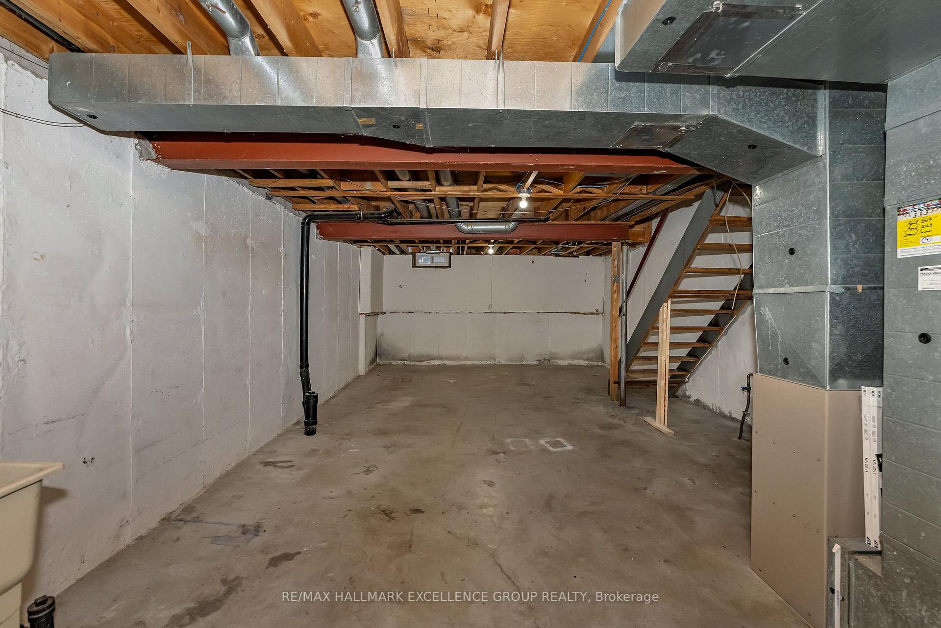 Photo 32 of Unit 15, 1968 Fairglen Mews, Ottawa, Blackburn Hamlet (South) — HOMEH