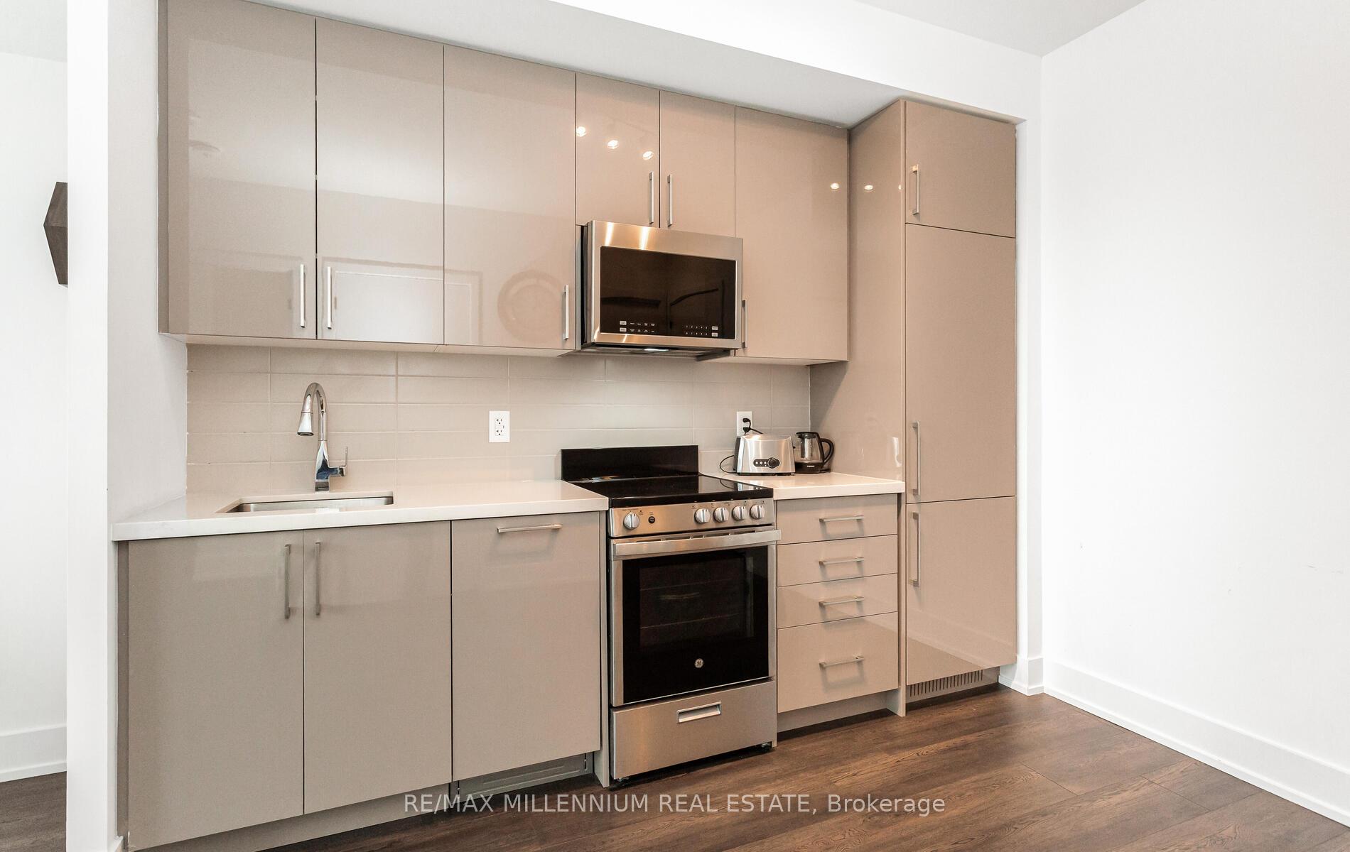 Photo 2 of Unit 538, 2450 Old Bronte Road, Oakville, Westmount — HOMEH