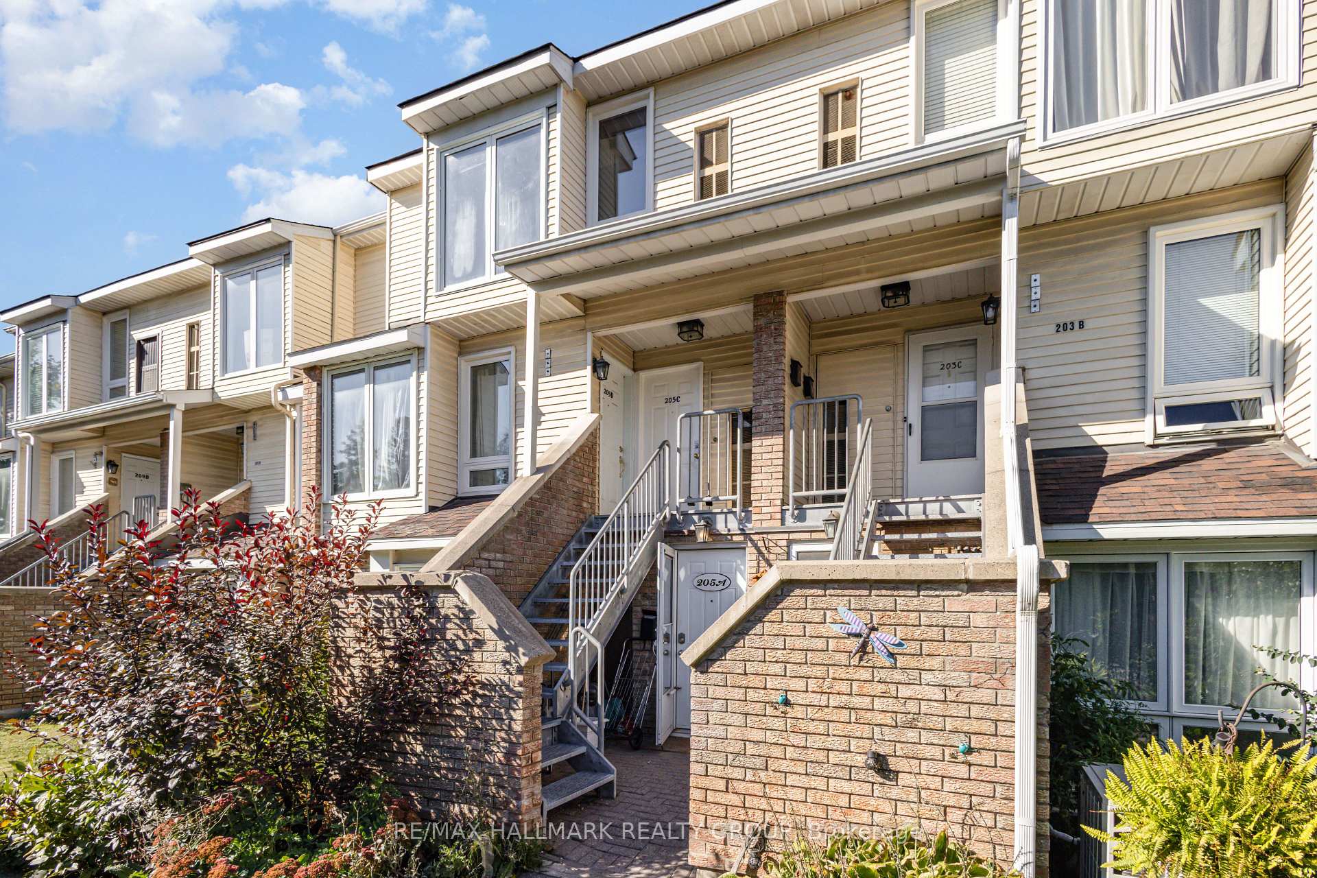 Photo 2 of Unit C, 205 Woodfield Drive, Ottawa, Tanglewood — HOMEH
