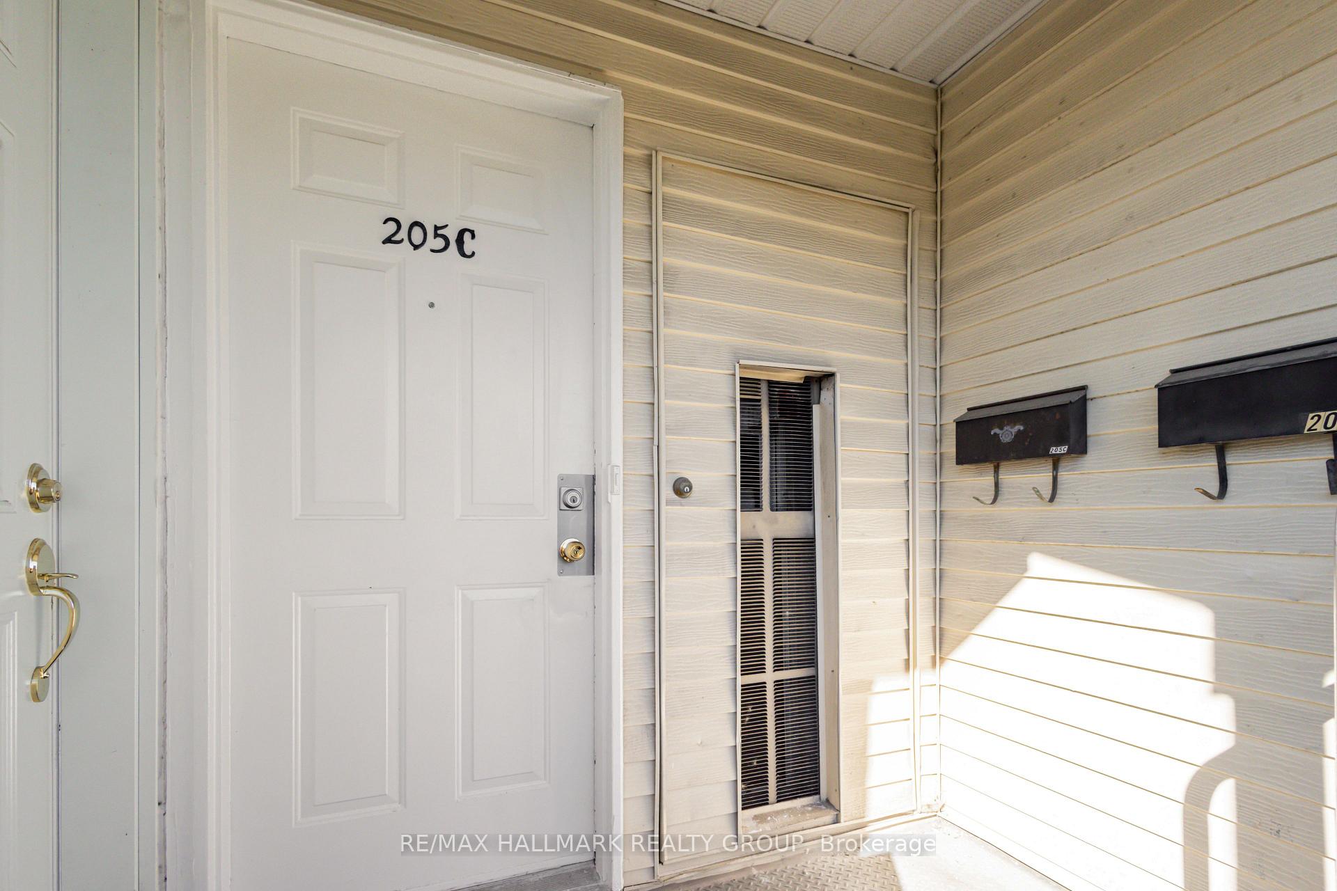 Photo 3 of Unit C, 205 Woodfield Drive, Ottawa, Tanglewood — HOMEH