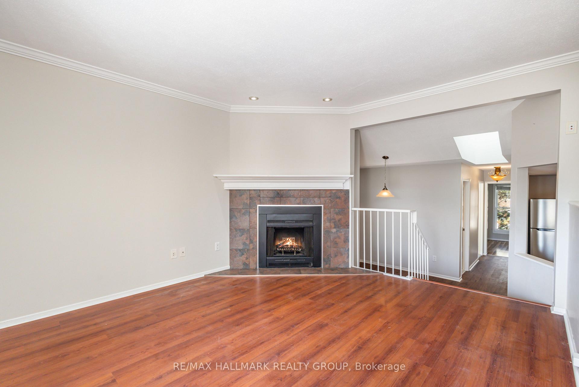 Photo 4 of Unit C, 205 Woodfield Drive, Ottawa, Tanglewood — HOMEH