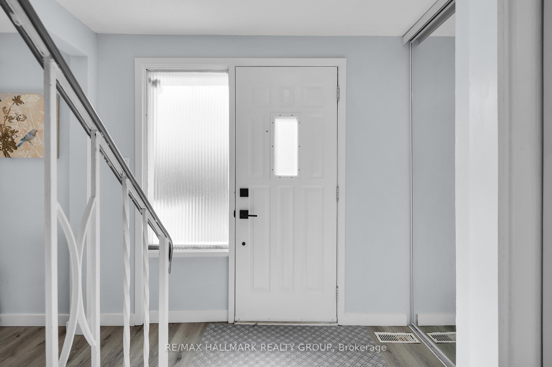 Photo 3 of Unit D, 38 - 1520 Beaverpond Drive, Ottawa, Pineview — HOMEH