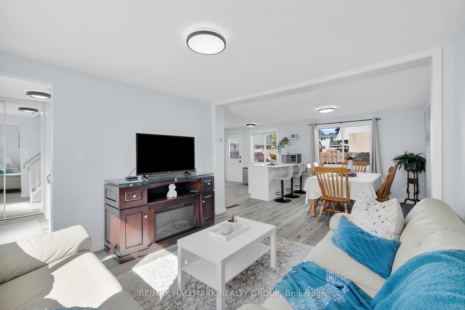 Photo 5 of Unit D, 38 - 1520 Beaverpond Drive, Ottawa, Pineview — HOMEH
