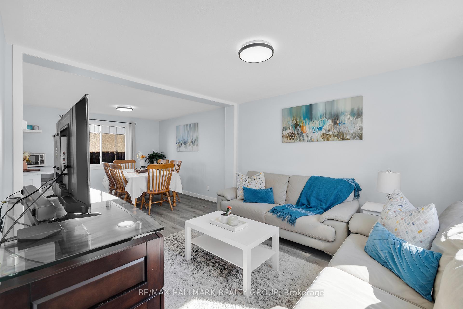 Photo 6 of Unit D, 38 - 1520 Beaverpond Drive, Ottawa, Pineview — HOMEH