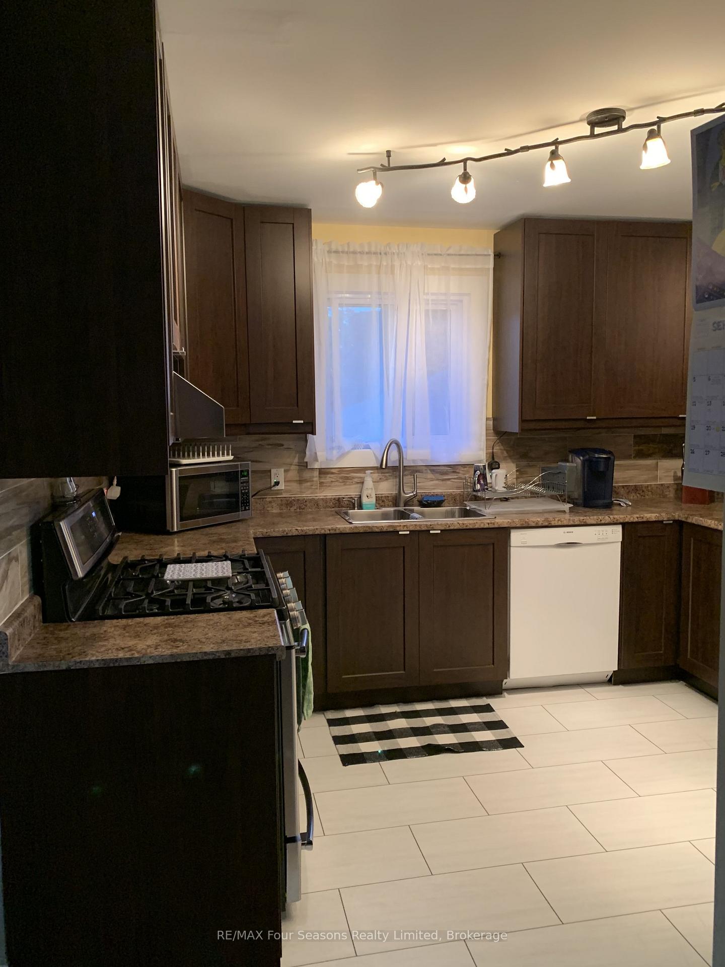 Photo 14 of Unit B, 29 Fourth Street, Collingwood — HOMEH