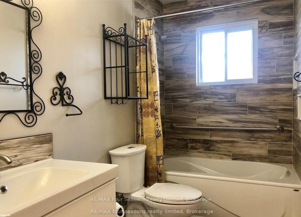 Photo 15 of Unit B, 29 Fourth Street, Collingwood — HOMEH