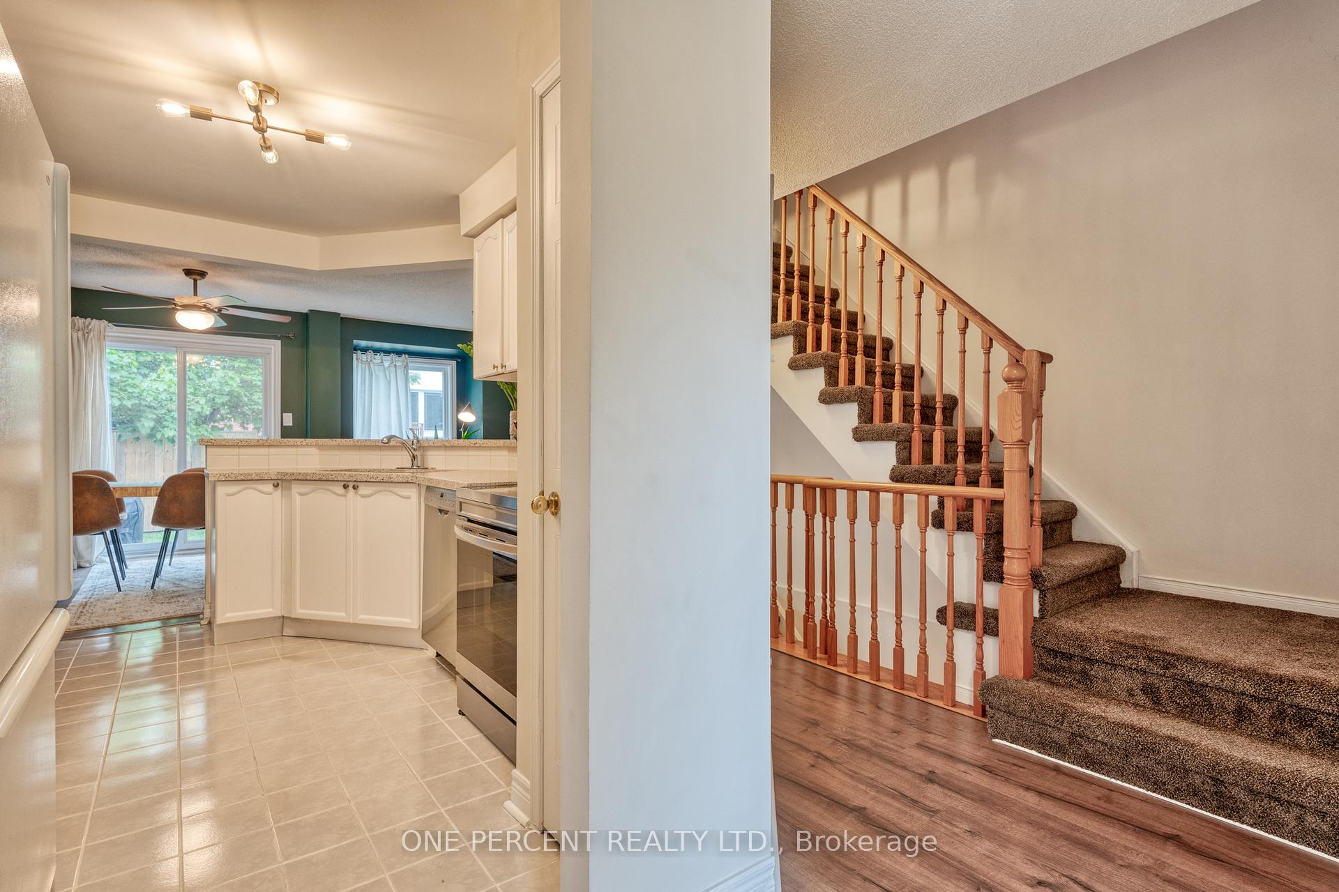 Photo 4 of Unit 29, 75 Ryans Way, Hamilton, Waterdown — HOMEH