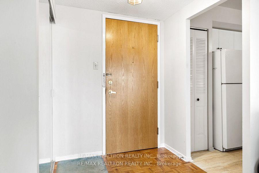 Photo 5 of Unit 1702, 2760 Carousel Crescent, Ottawa, Emerald Woods/Sawmill Creek — HOMEH
