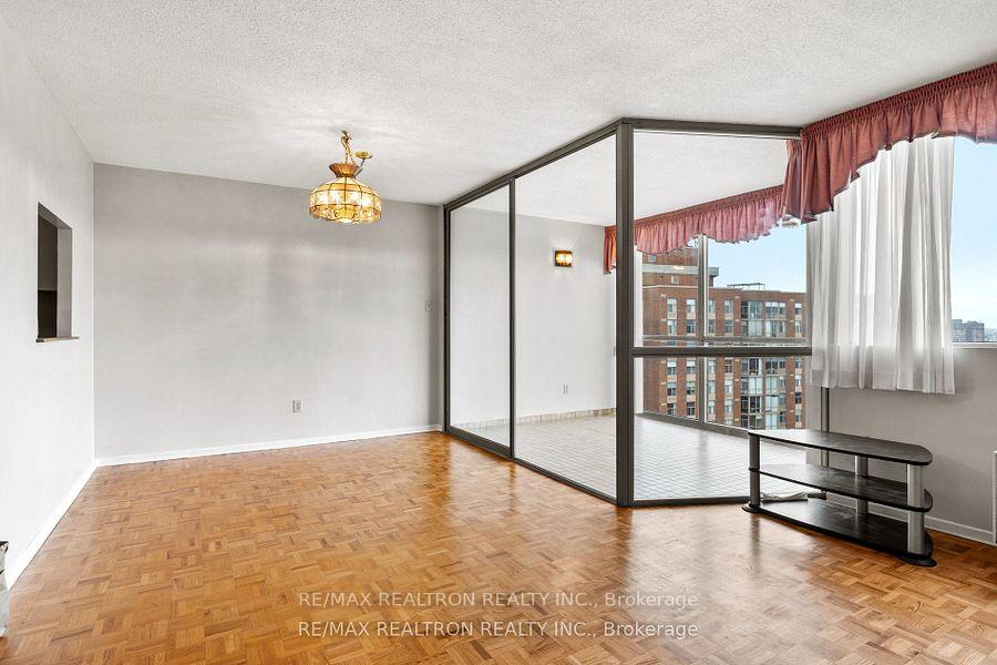 Photo 6 of Unit 1702, 2760 Carousel Crescent, Ottawa, Emerald Woods/Sawmill Creek — HOMEH