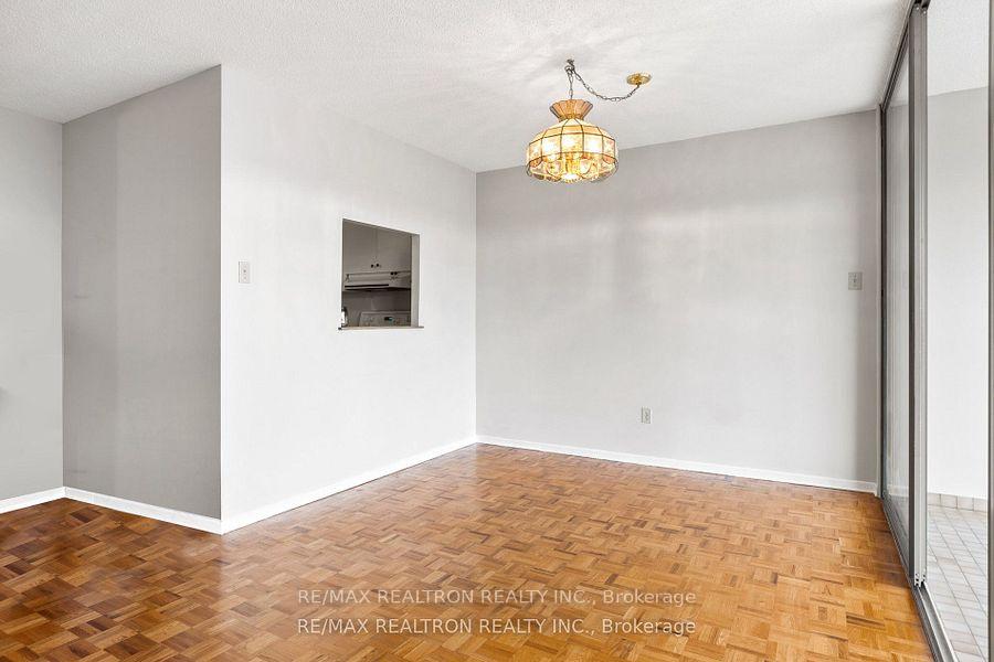 Photo 9 of Unit 1702, 2760 Carousel Crescent, Ottawa, Emerald Woods/Sawmill Creek — HOMEH