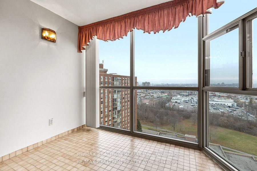 Photo 10 of Unit 1702, 2760 Carousel Crescent, Ottawa, Emerald Woods/Sawmill Creek — HOMEH