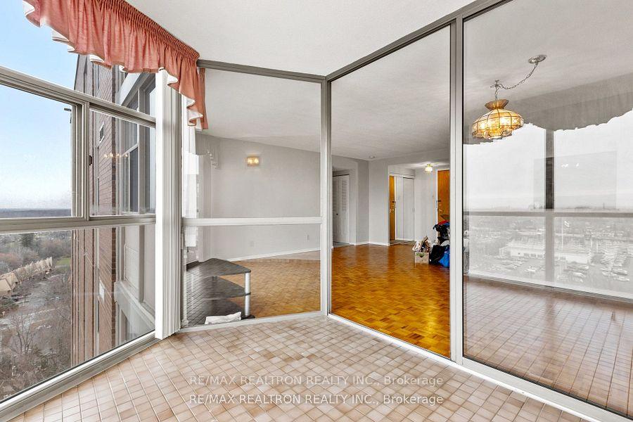 Photo 11 of Unit 1702, 2760 Carousel Crescent, Ottawa, Emerald Woods/Sawmill Creek — HOMEH
