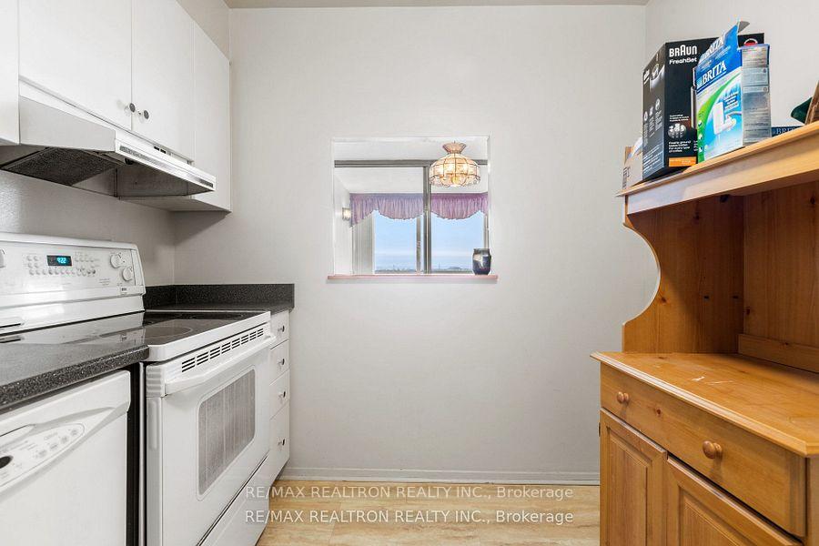 Photo 14 of Unit 1702, 2760 Carousel Crescent, Ottawa, Emerald Woods/Sawmill Creek — HOMEH