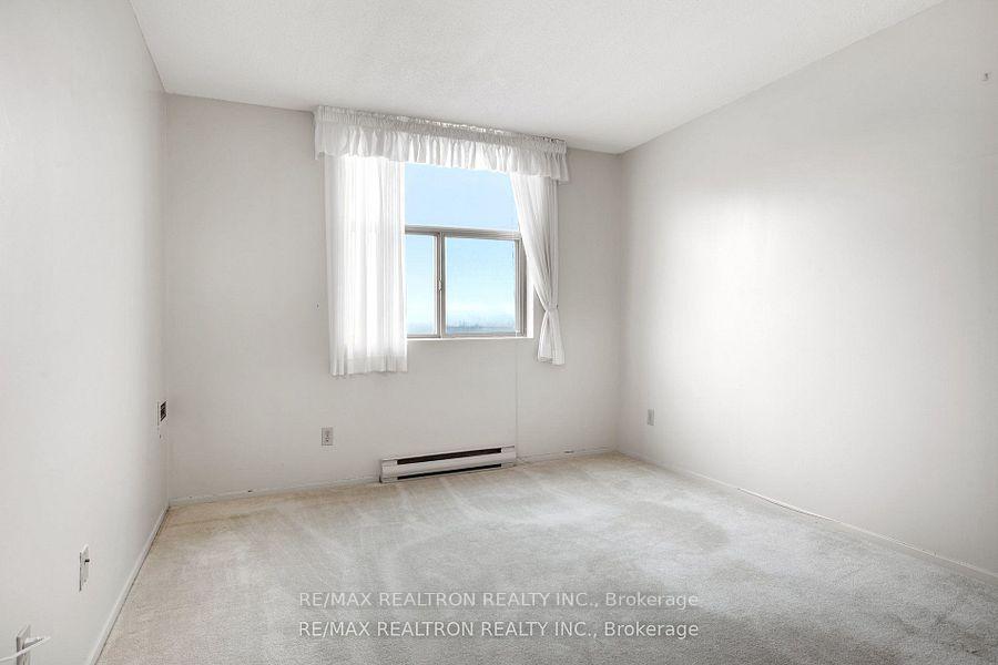 Photo 18 of Unit 1702, 2760 Carousel Crescent, Ottawa, Emerald Woods/Sawmill Creek — HOMEH