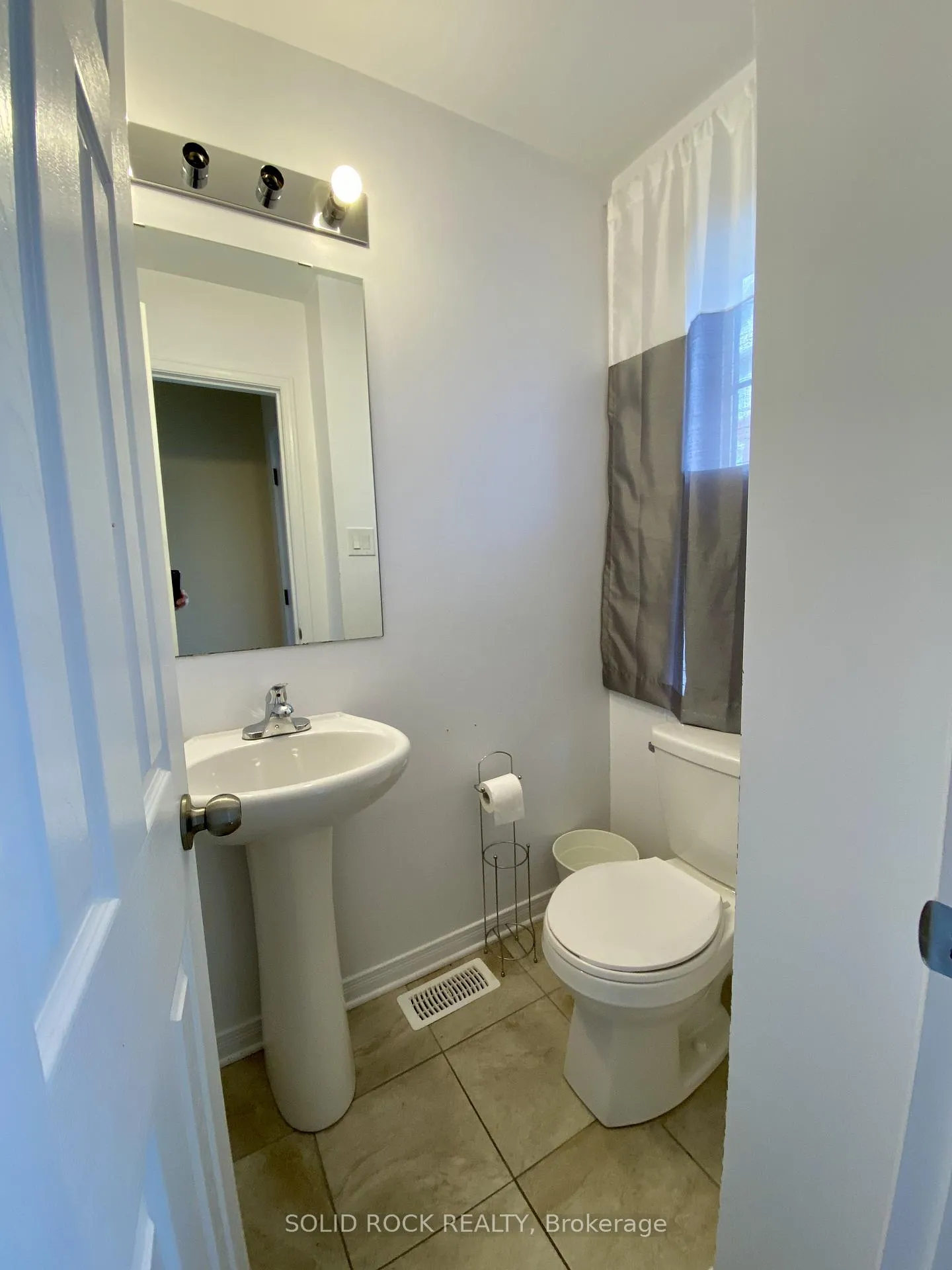Photo 4 of 108 Camden Private, Ottawa, Barrhaven - Cedargrove/Fraserdale — HOMEH