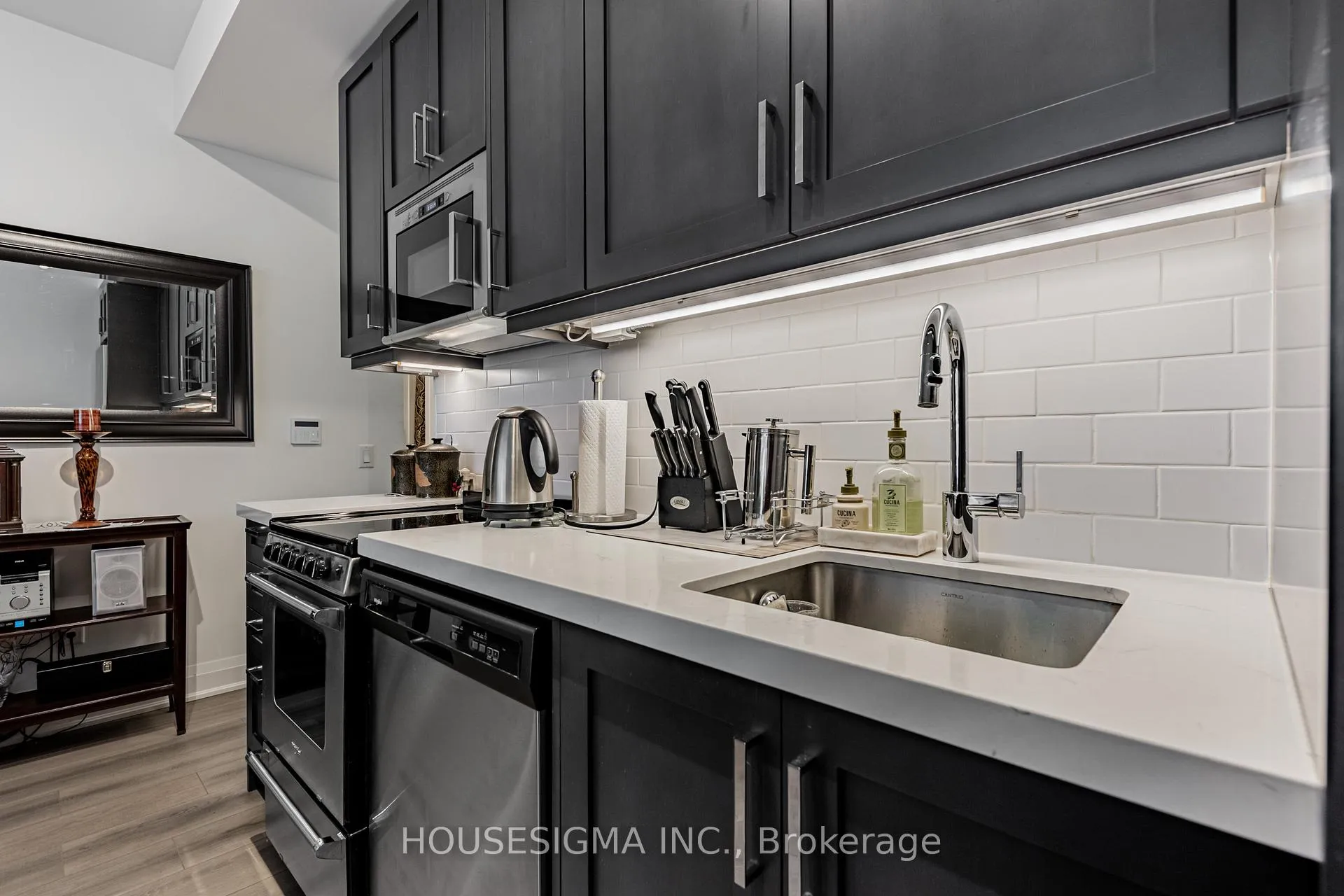 Photo 6 of Unit 708, 10 Gatineau Drive, Vaughan, Beverley Glen — HOMEH