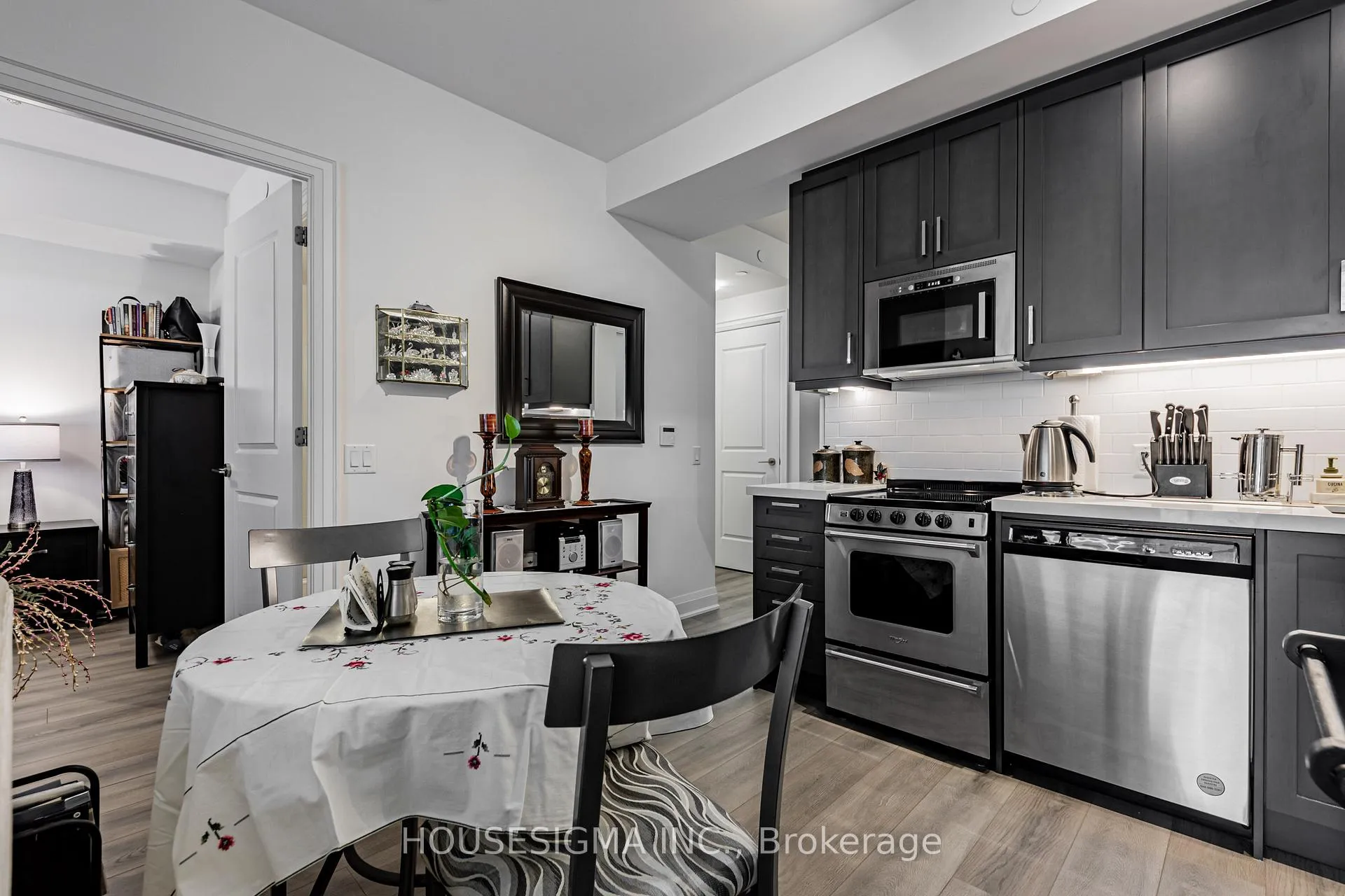 Photo 7 of Unit 708, 10 Gatineau Drive, Vaughan, Beverley Glen — HOMEH
