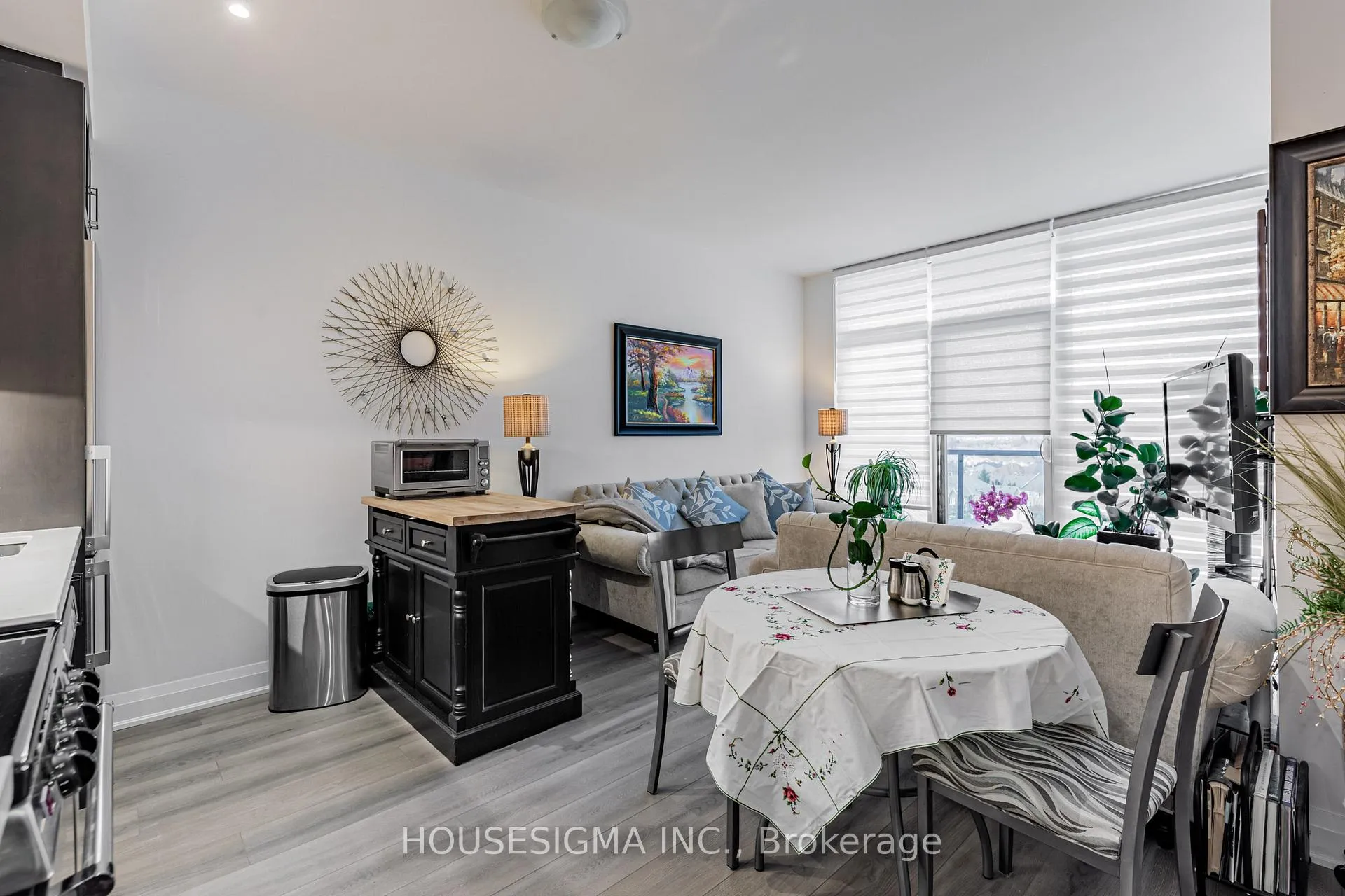 Photo 8 of Unit 708, 10 Gatineau Drive, Vaughan, Beverley Glen — HOMEH