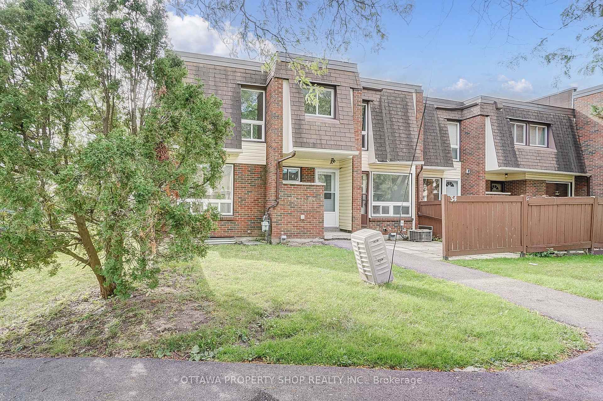 Photo 2 of Unit 34, 2939 Fairlea Crescent, Ottawa, Heron Gate/Industrial Park — HOMEH