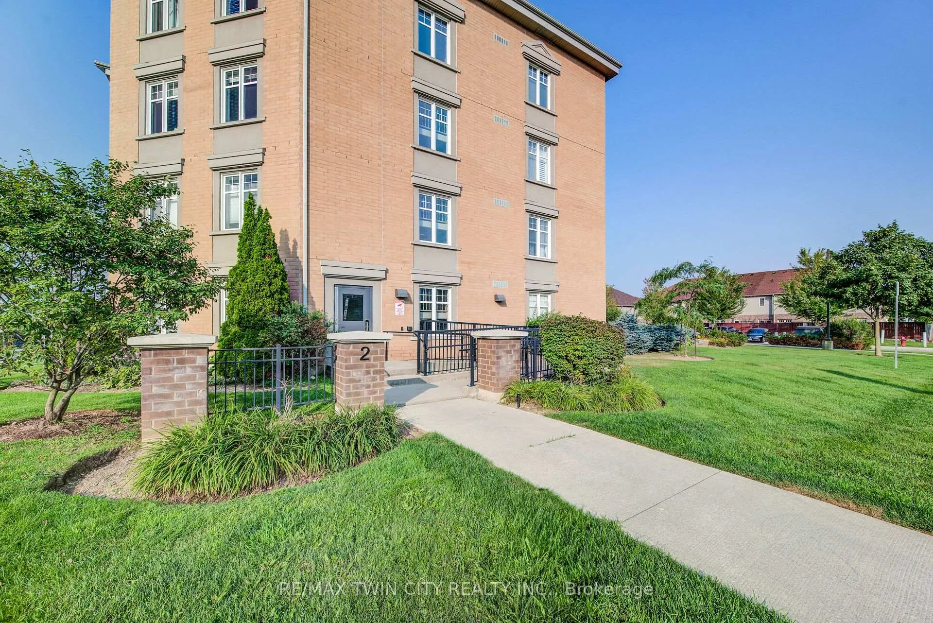 Photo 2 of Unit 401, 2 Colonial Drive, Guelph, Pineridge/Westminster Woods — HOMEH