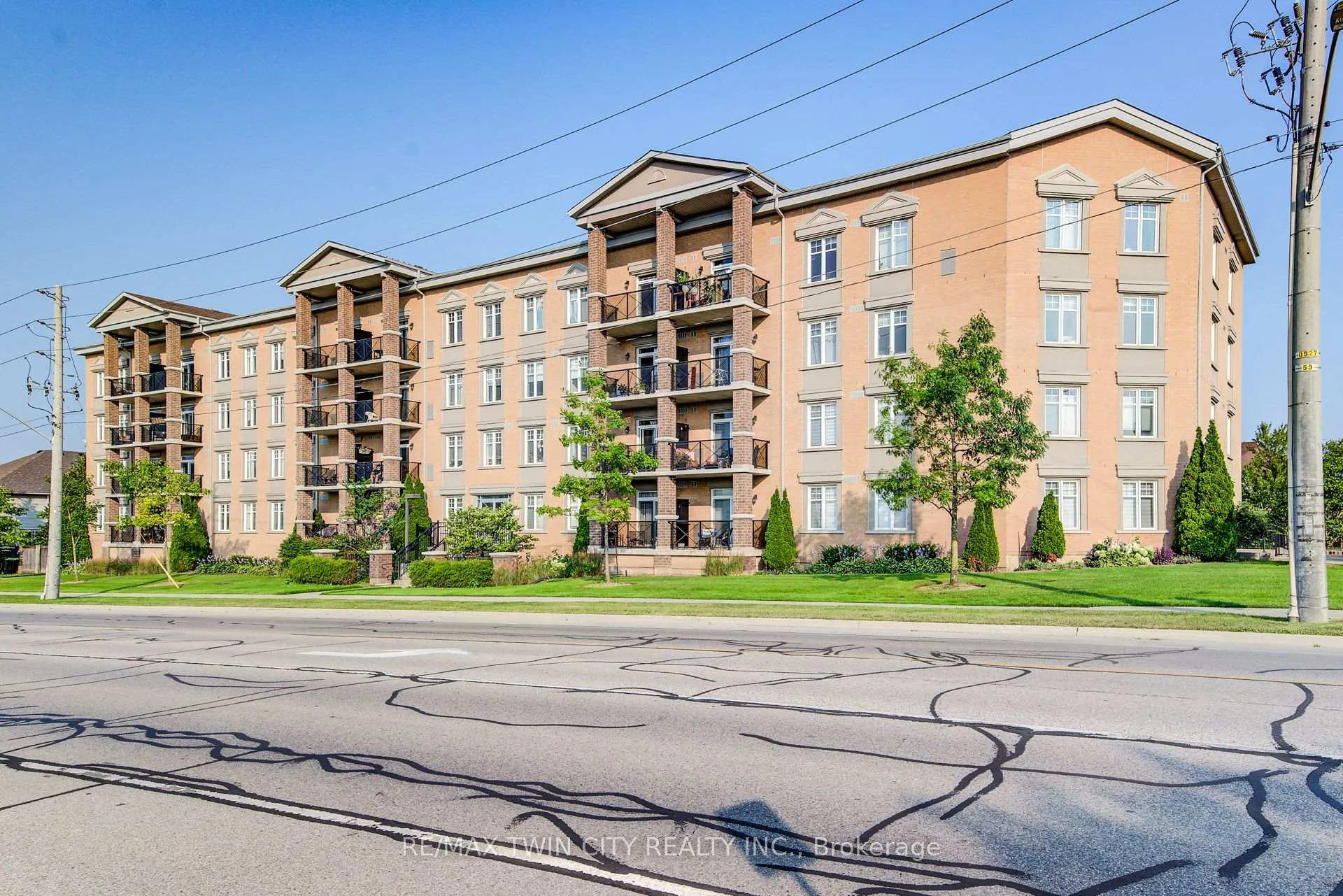 Photo 3 of Unit 401, 2 Colonial Drive, Guelph, Pineridge/Westminster Woods — HOMEH