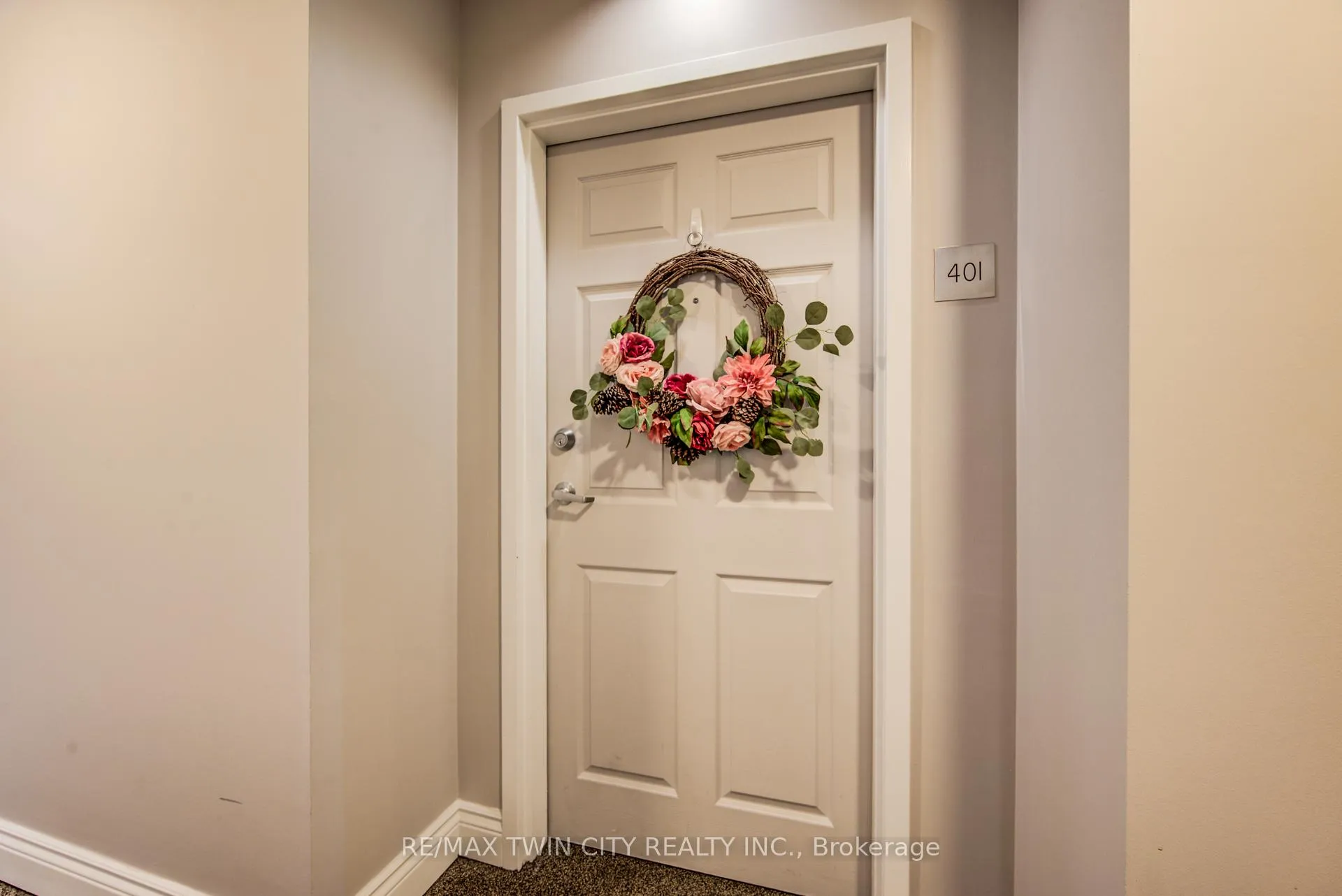 Photo 4 of Unit 401, 2 Colonial Drive, Guelph, Pineridge/Westminster Woods — HOMEH
