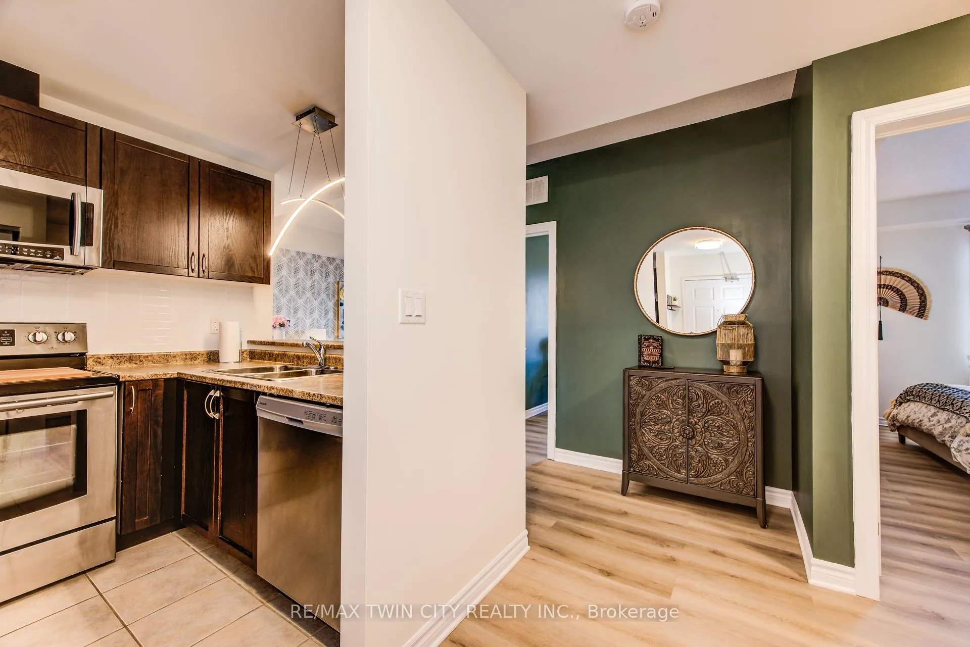 Photo 5 of Unit 401, 2 Colonial Drive, Guelph, Pineridge/Westminster Woods — HOMEH