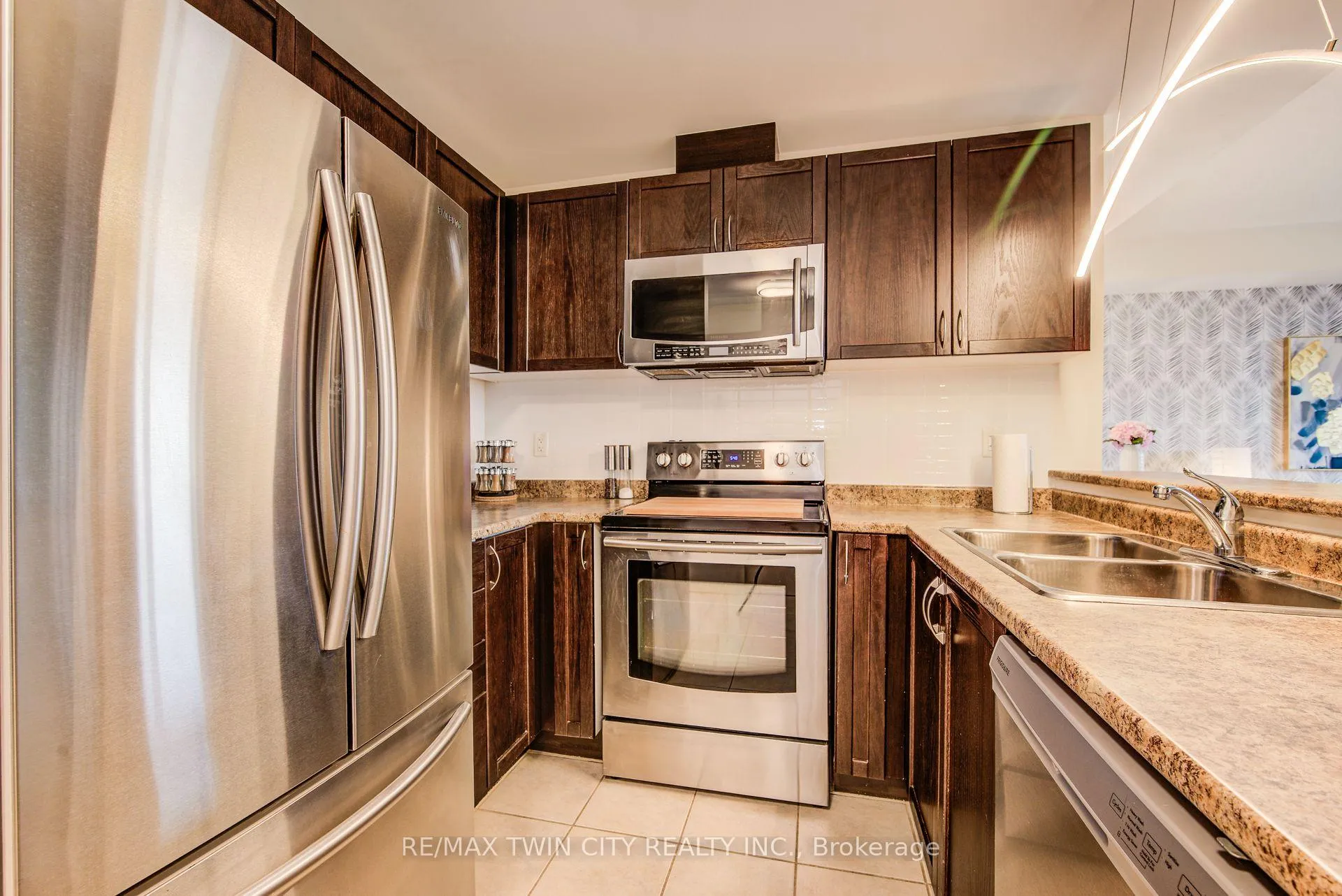 Photo 6 of Unit 401, 2 Colonial Drive, Guelph, Pineridge/Westminster Woods — HOMEH