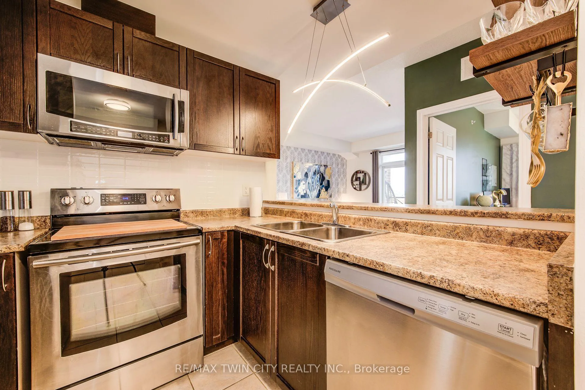 Photo 7 of Unit 401, 2 Colonial Drive, Guelph, Pineridge/Westminster Woods — HOMEH