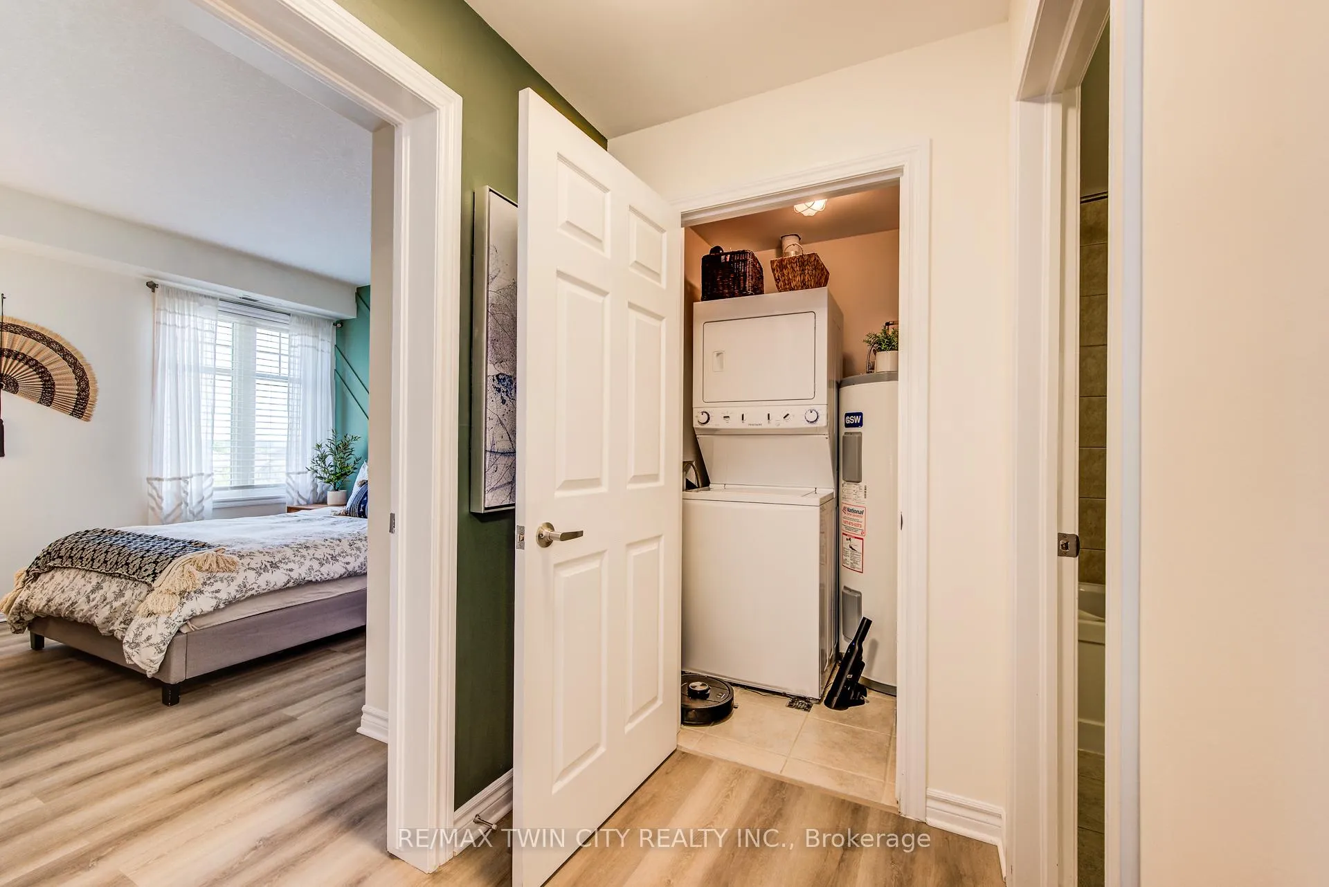 Photo 8 of Unit 401, 2 Colonial Drive, Guelph, Pineridge/Westminster Woods — HOMEH