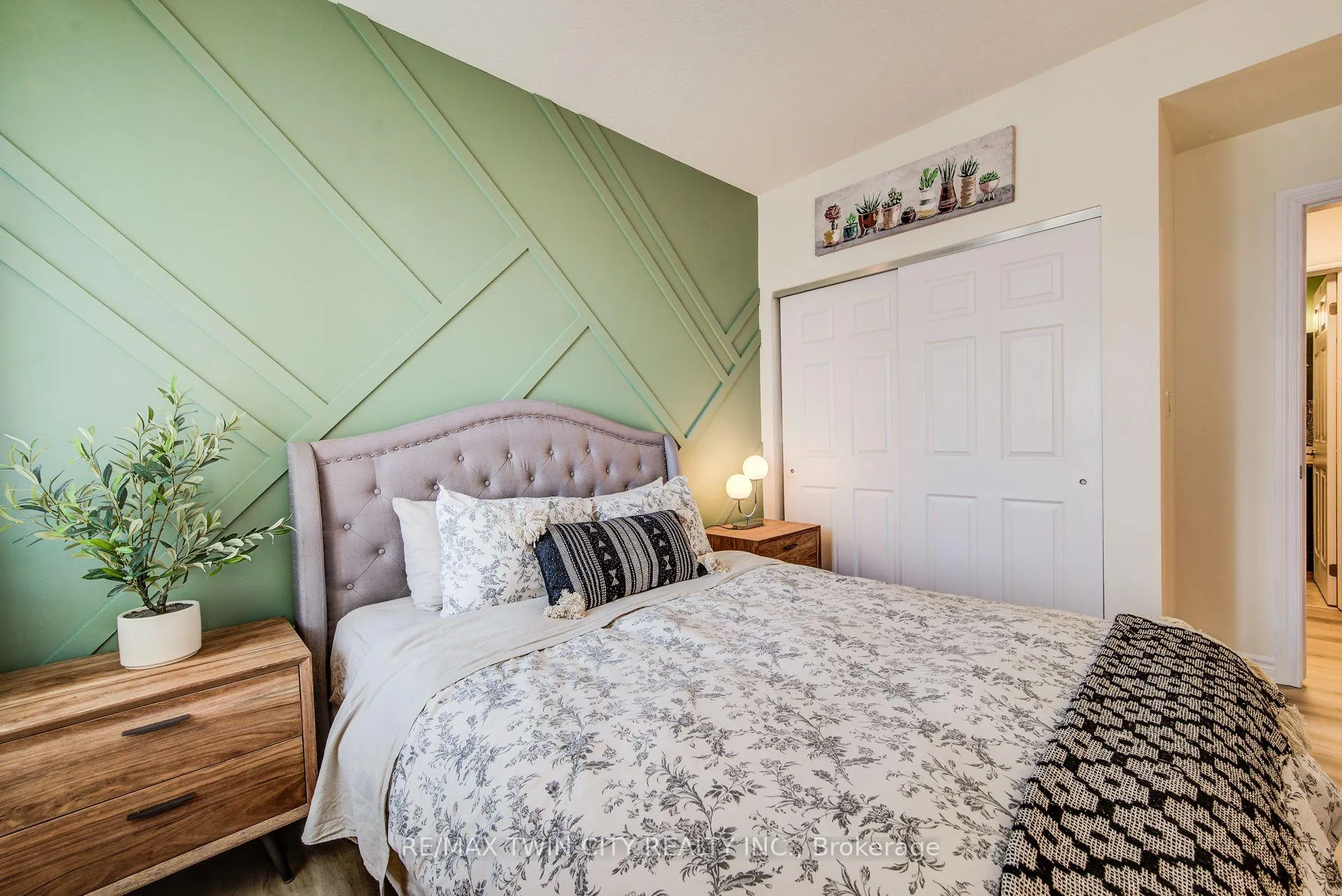 Photo 10 of Unit 401, 2 Colonial Drive, Guelph, Pineridge/Westminster Woods — HOMEH