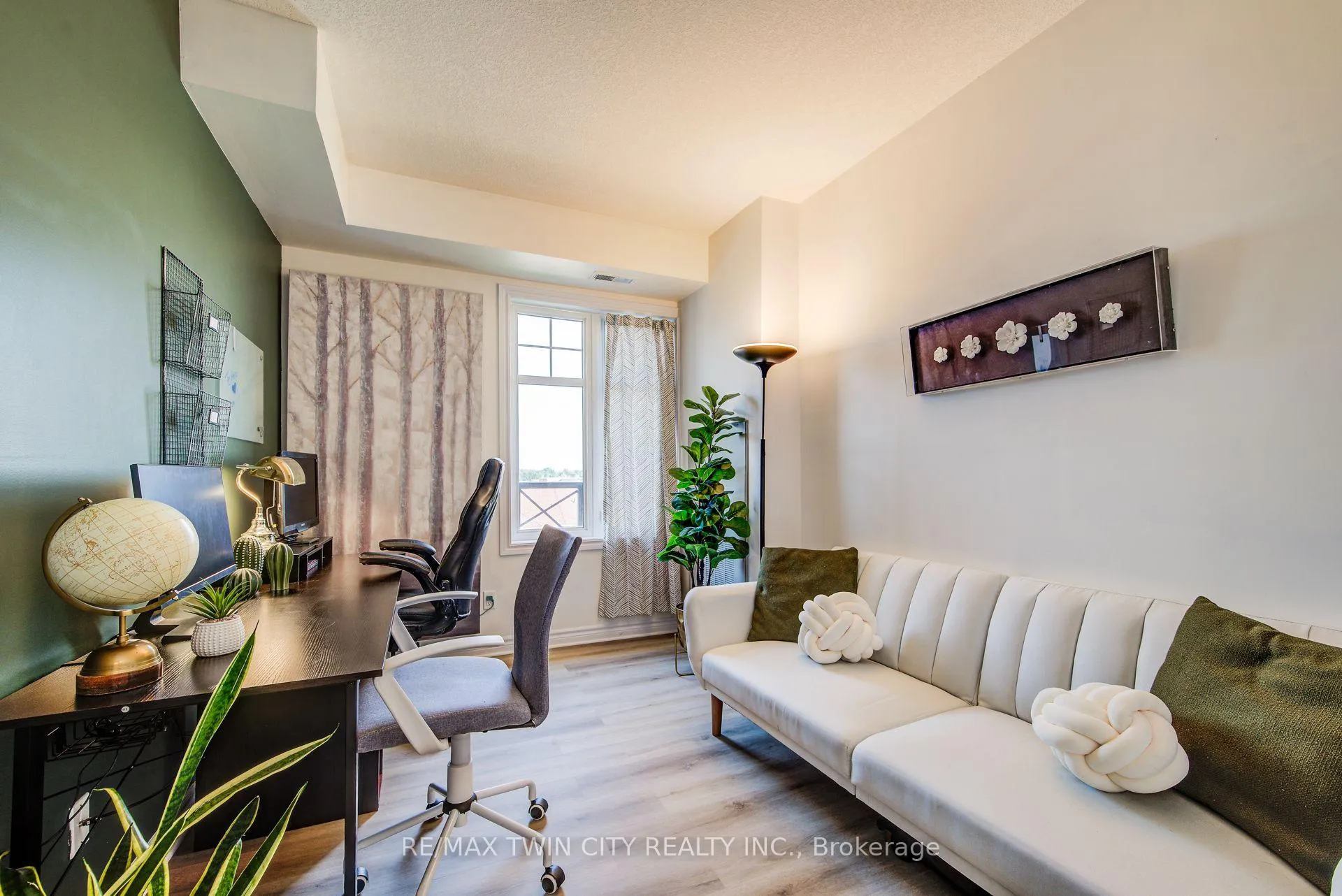 Photo 13 of Unit 401, 2 Colonial Drive, Guelph, Pineridge/Westminster Woods — HOMEH