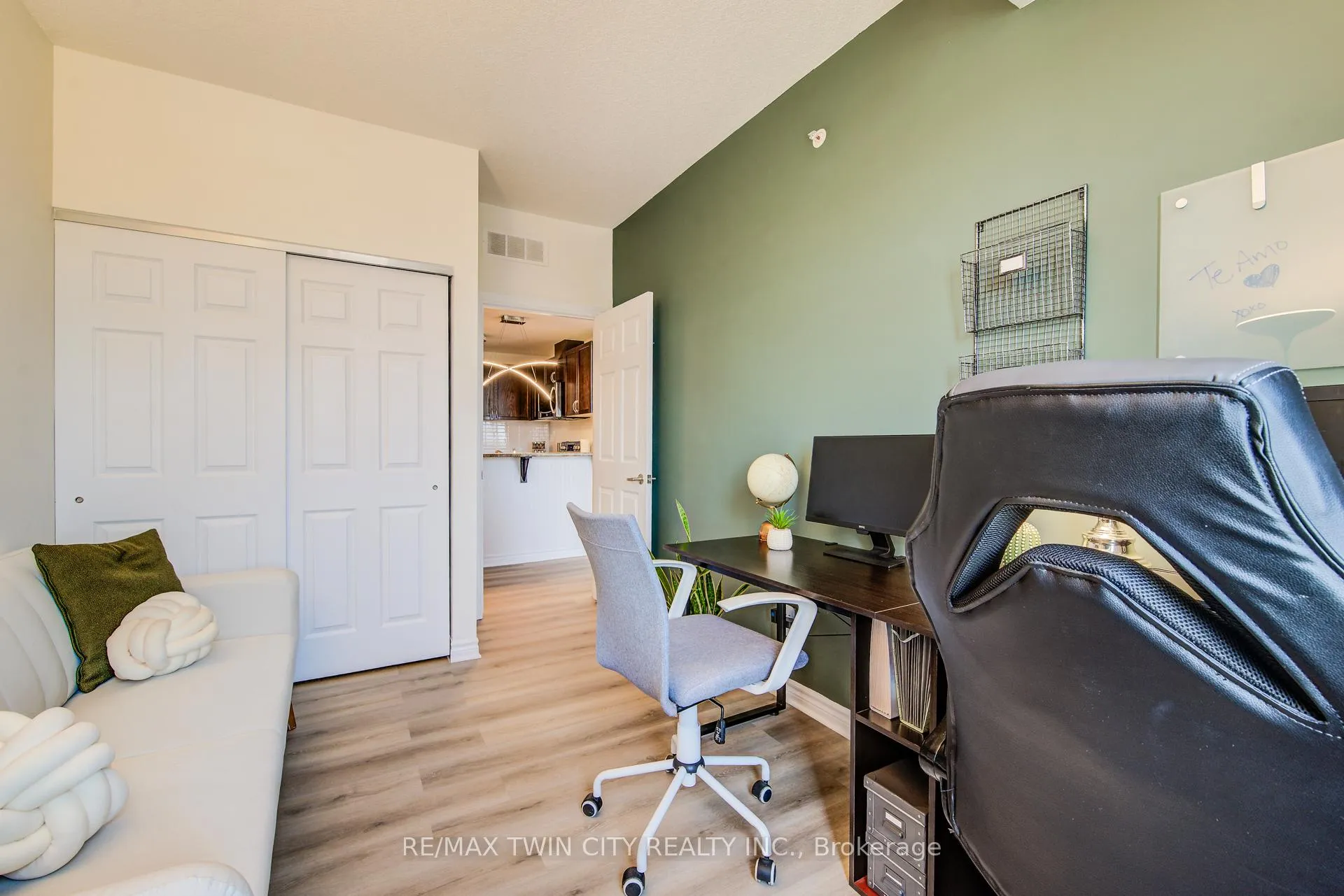 Photo 14 of Unit 401, 2 Colonial Drive, Guelph, Pineridge/Westminster Woods — HOMEH