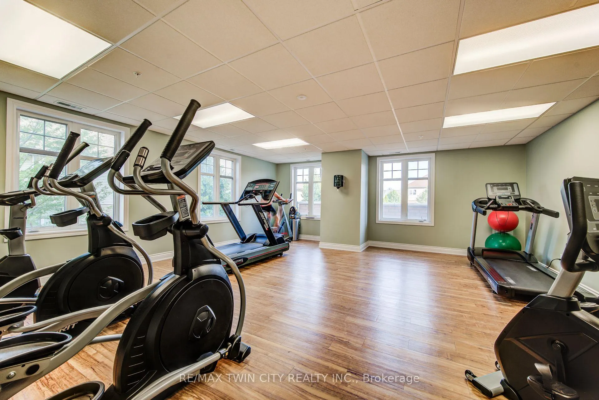 Photo 26 of Unit 401, 2 Colonial Drive, Guelph, Pineridge/Westminster Woods — HOMEH