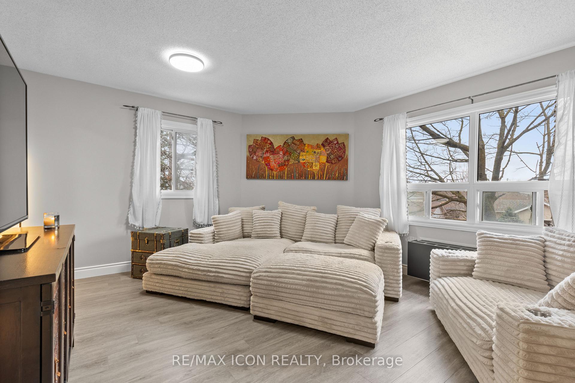Photo 6 of Unit 210, 30 Hugo Crescent, Kitchener — HOMEH